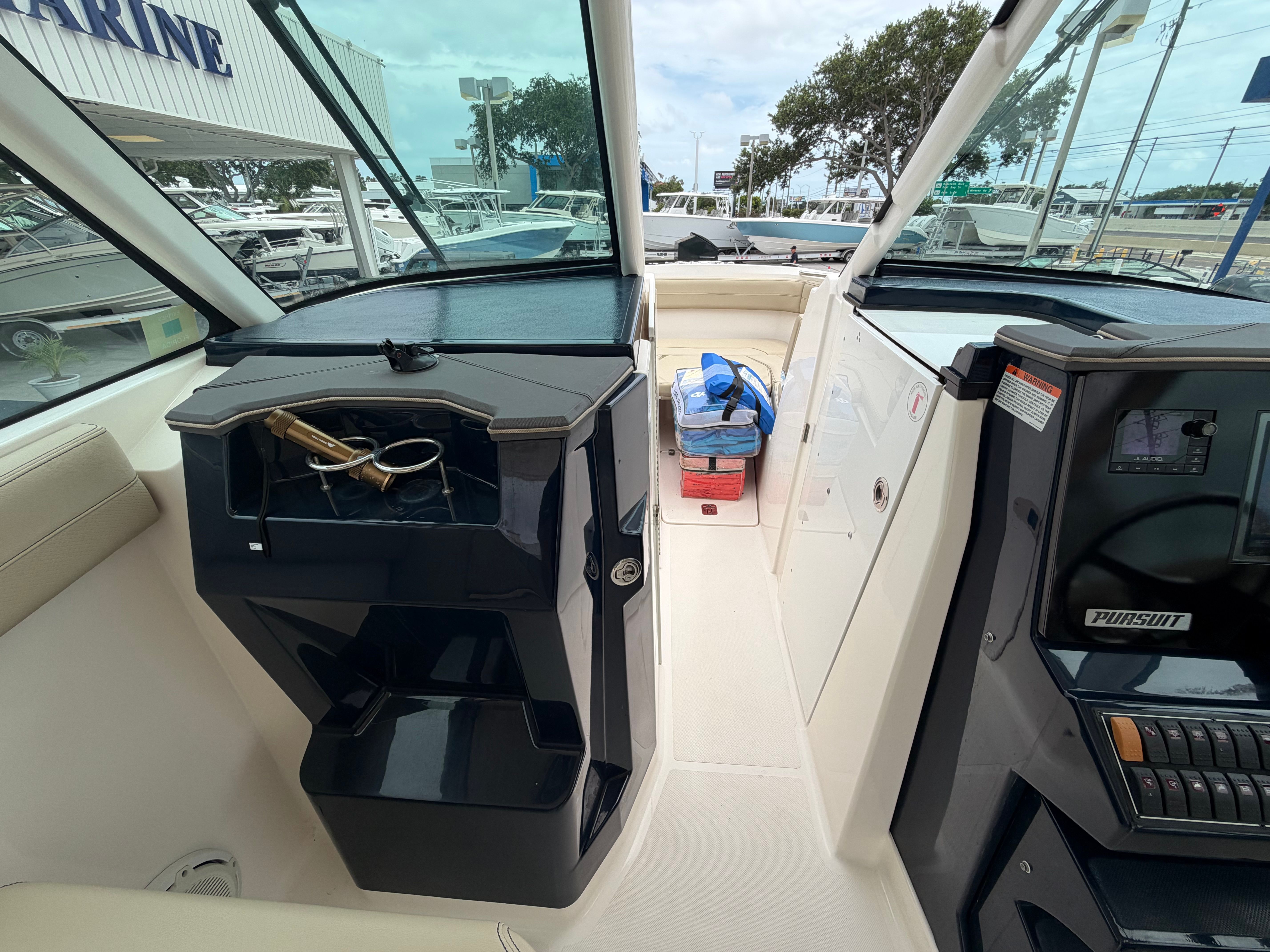 2018 PURSUIT 295 DC - Image 15