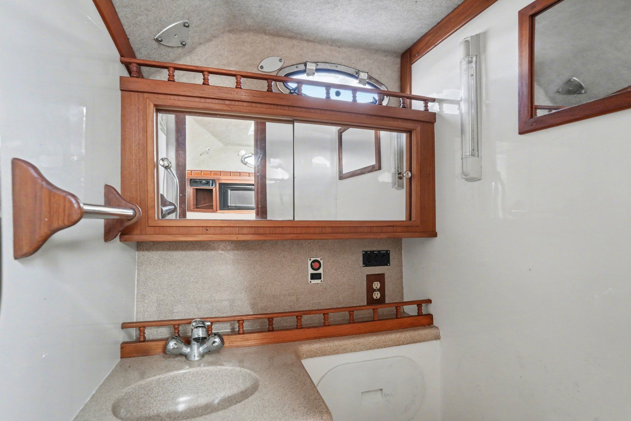 2002 Albemarle 28 Express - 16
