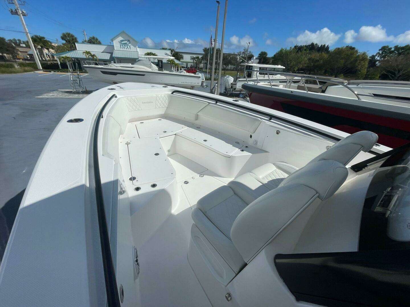 2022 Everglades 335 Center Console - Image 29