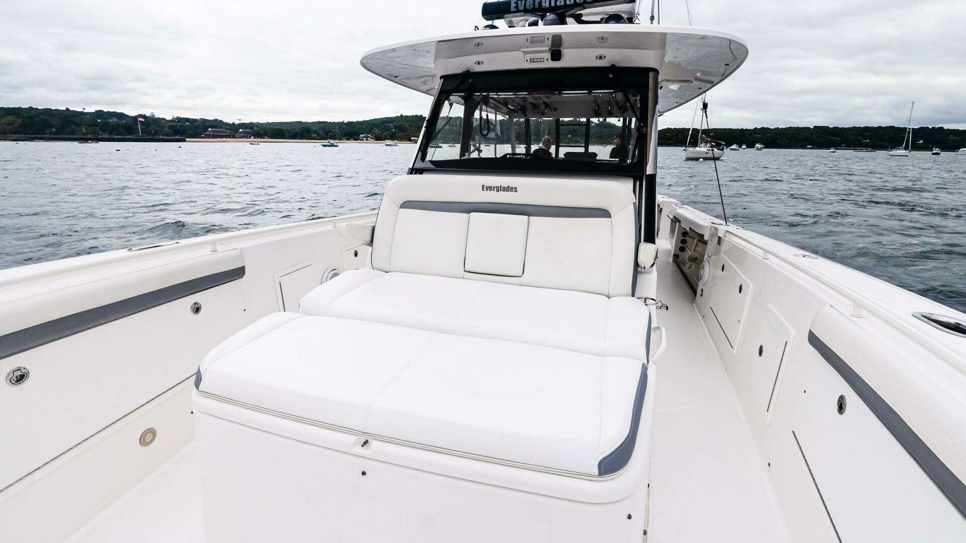 2017 Everglades 435 CC - Image 43