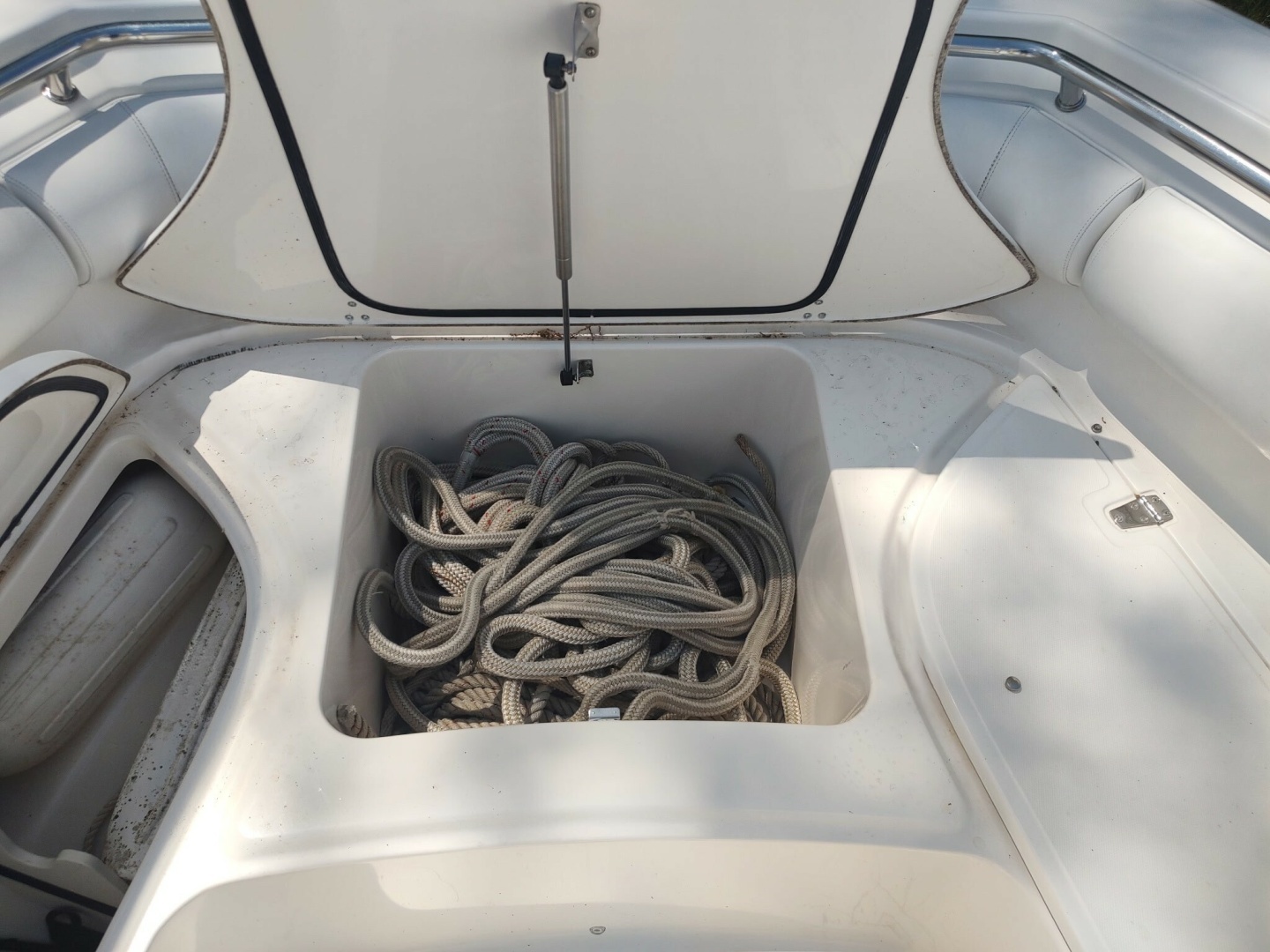 2006 Boston Whaler 320 Outrage - Image 33