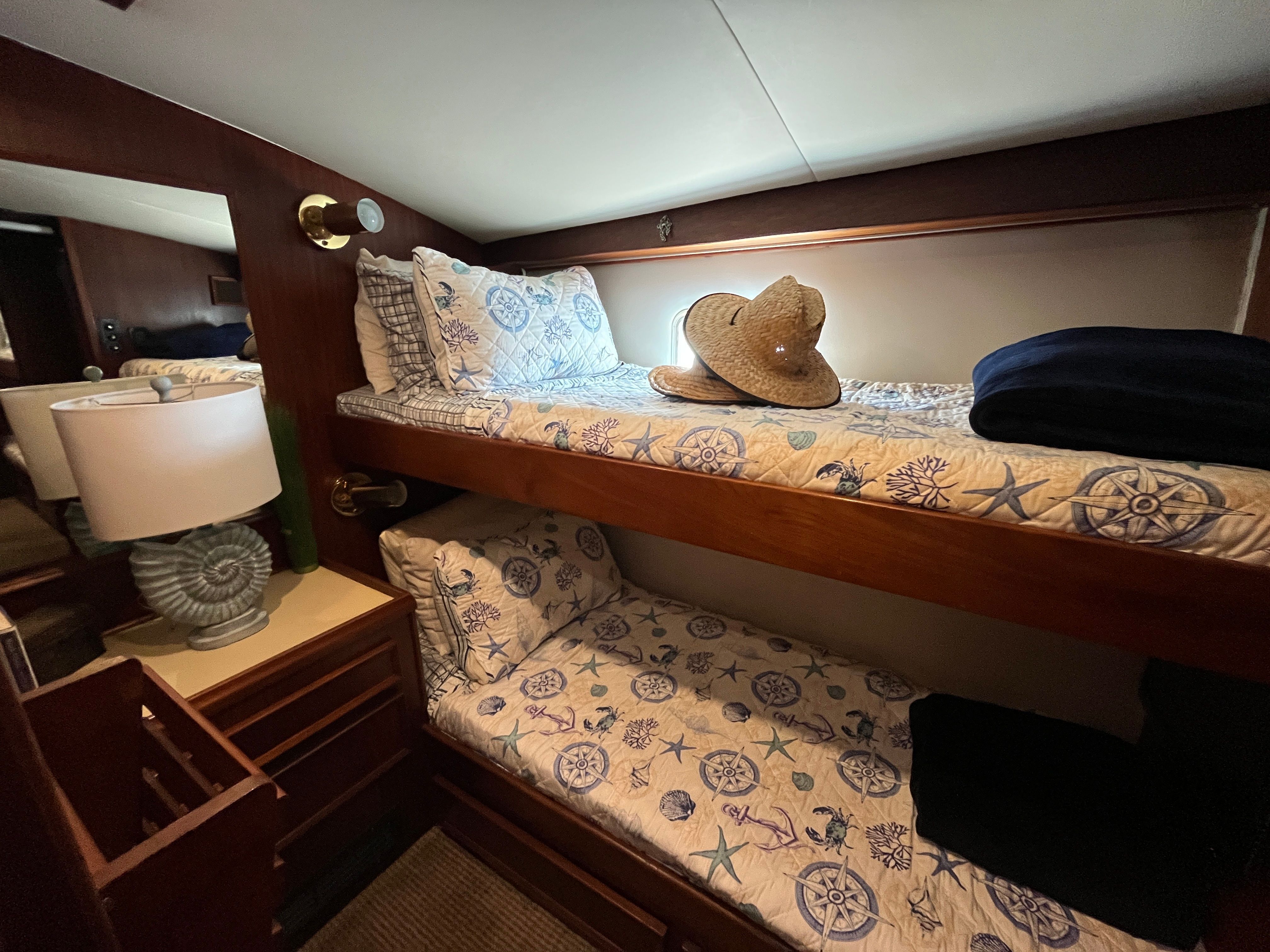 1980 Hatteras 55 Convertable - 43