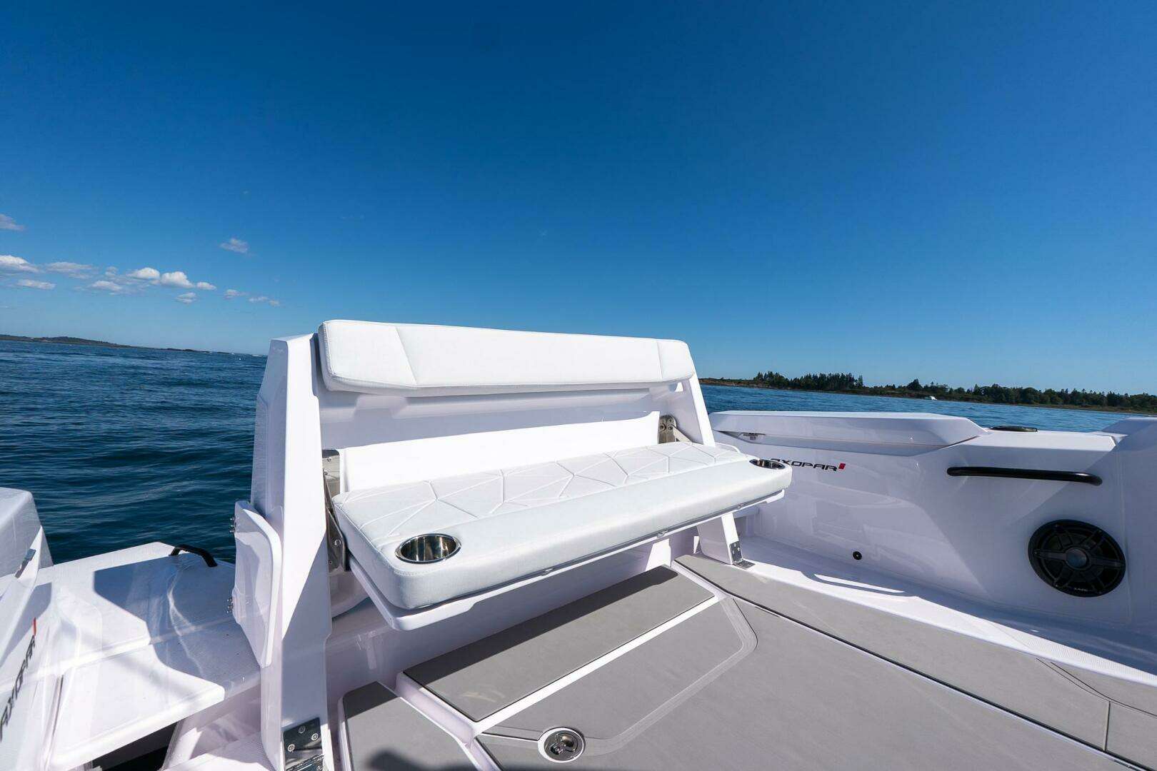 2025 Axopar CCX Center Console - Image 15