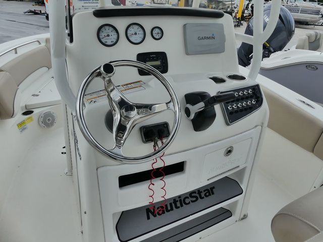 2016 NauticStar 2102 Legacy Yamaha F150XA - 10