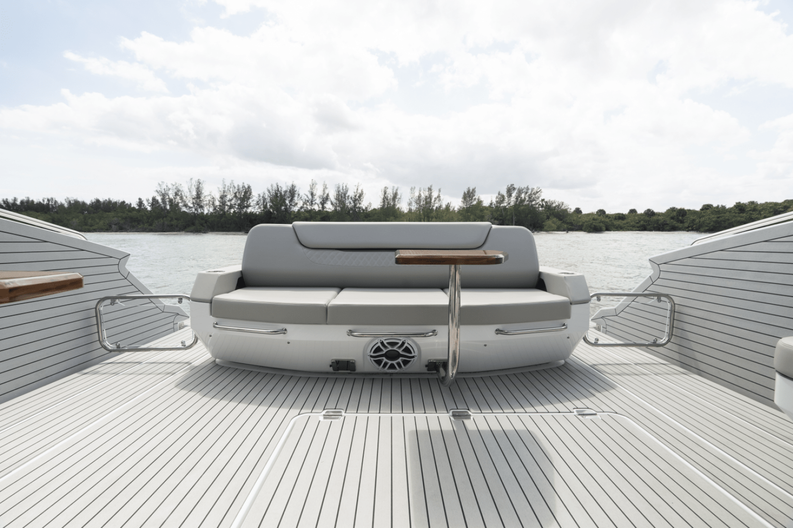 2026 Cruisers Yachts 50GLS OB - Image 51