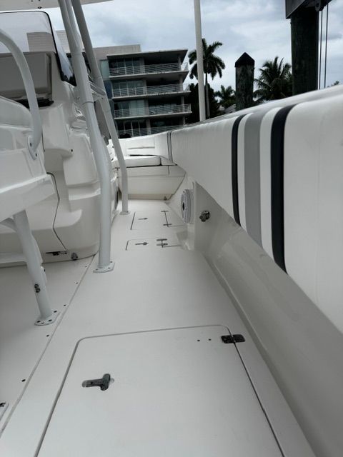 2006 Intrepid 30 Open - 9
