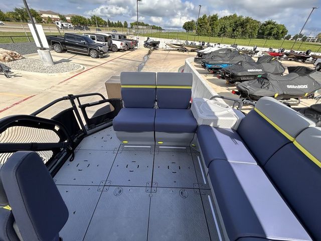 2026 Sea-Doo Switch Cruise Limited™ 21 - 300 hp - Double Bimini - 14