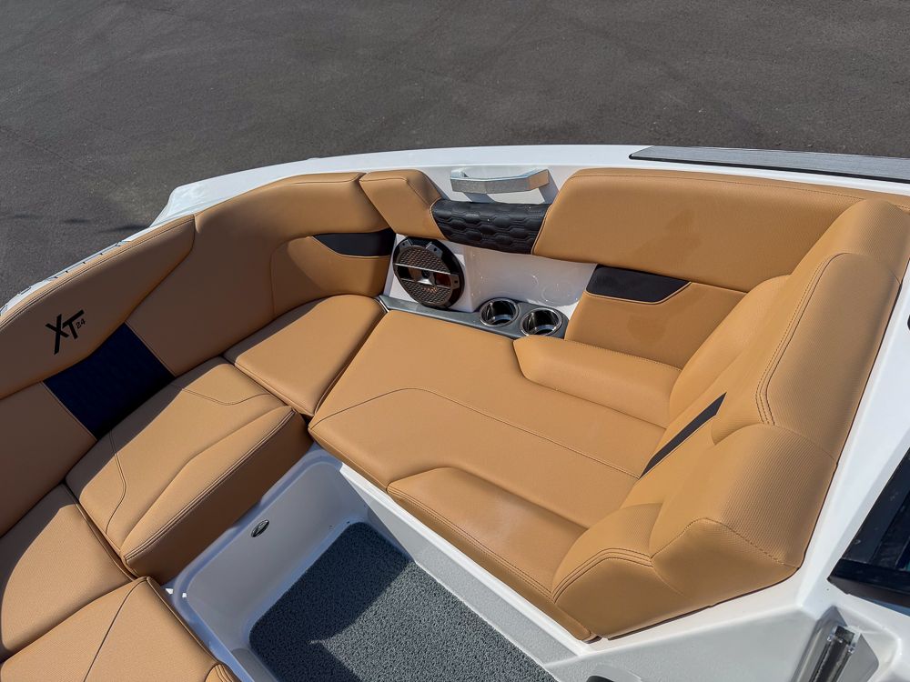 2022 MasterCraft XT24 - 33