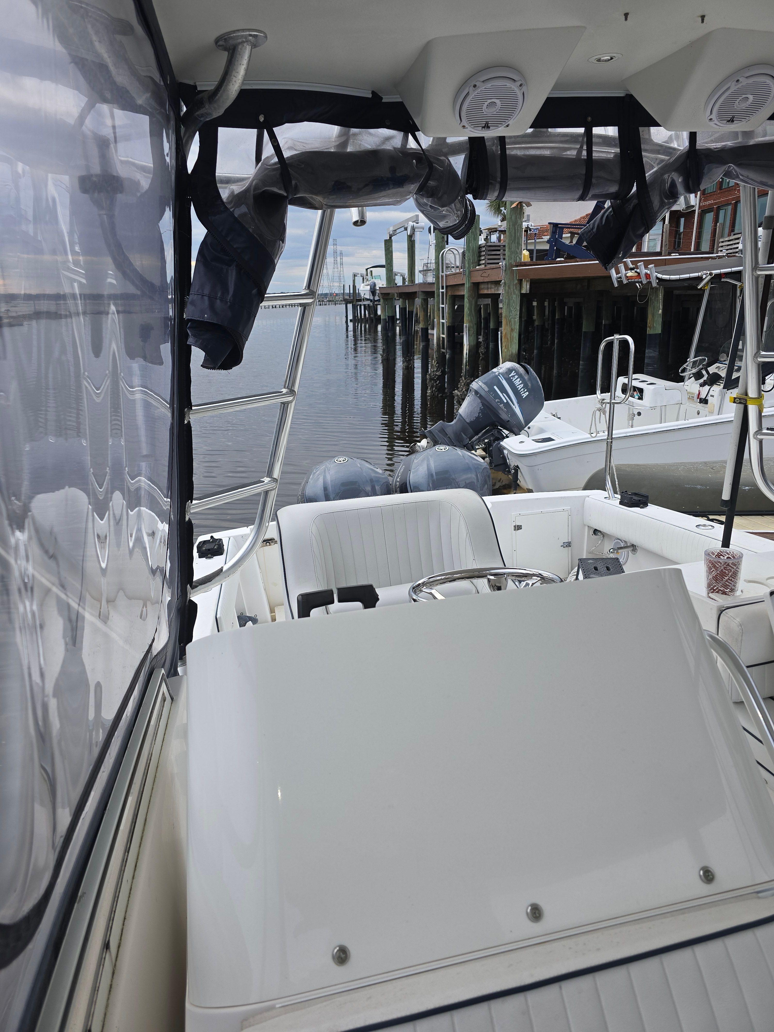 2005 Contender 35SC Express - 18