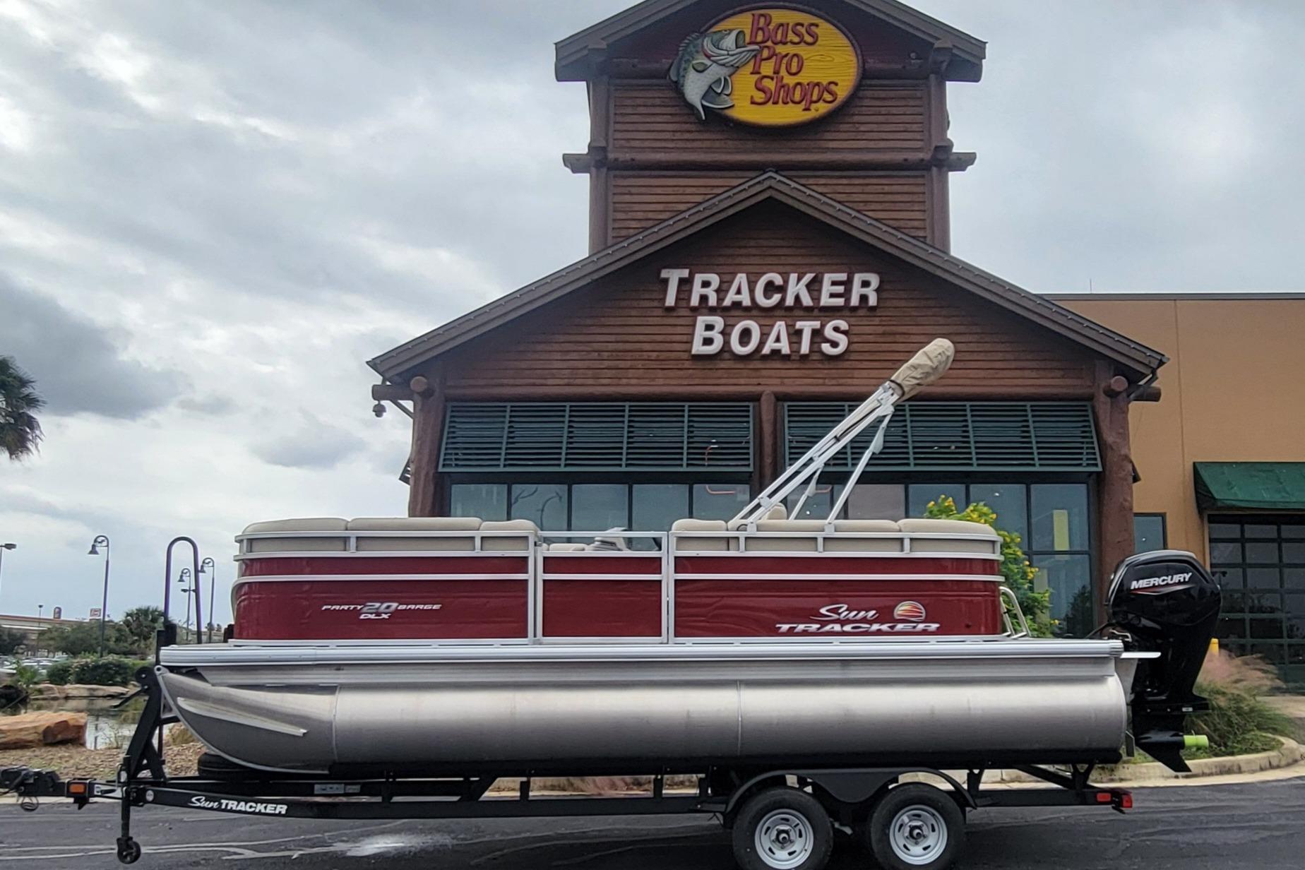 2025 Sun Tracker Party Barge 20 DLX