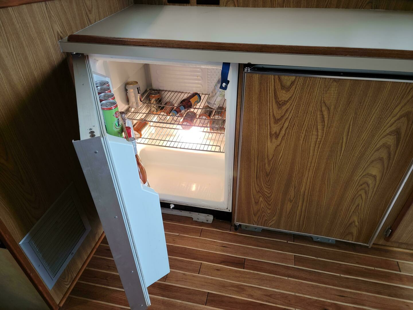 1983 Bertram 33 Flybridge Cruiser - Image 22