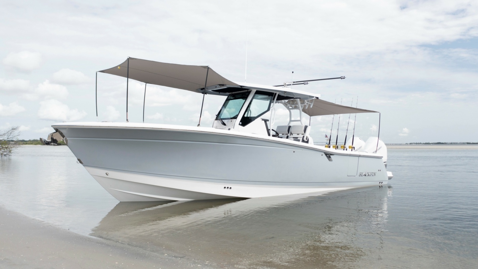 2027 Blackfin 302 CC - Image 2