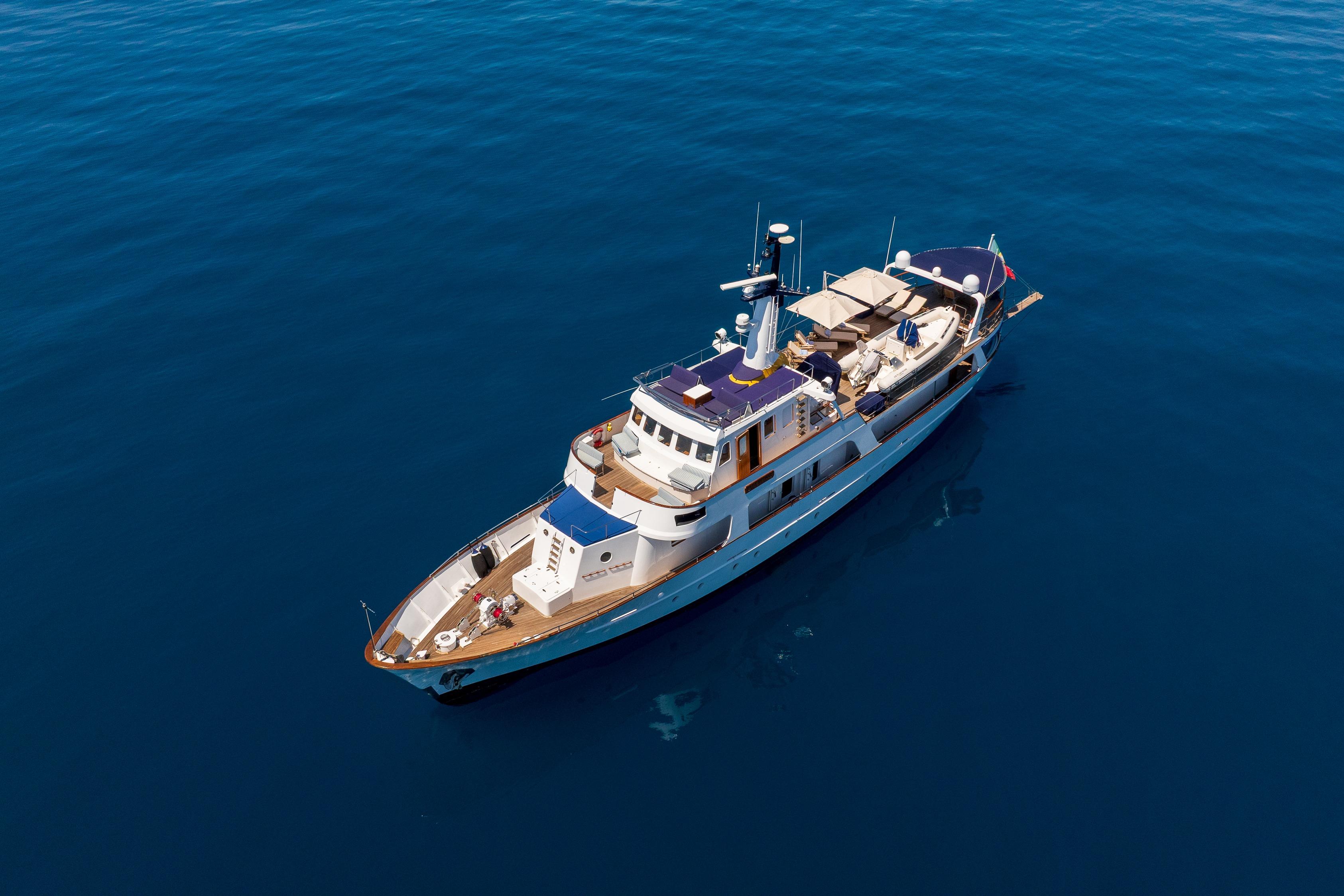 1962 De Beer Round Stern 32