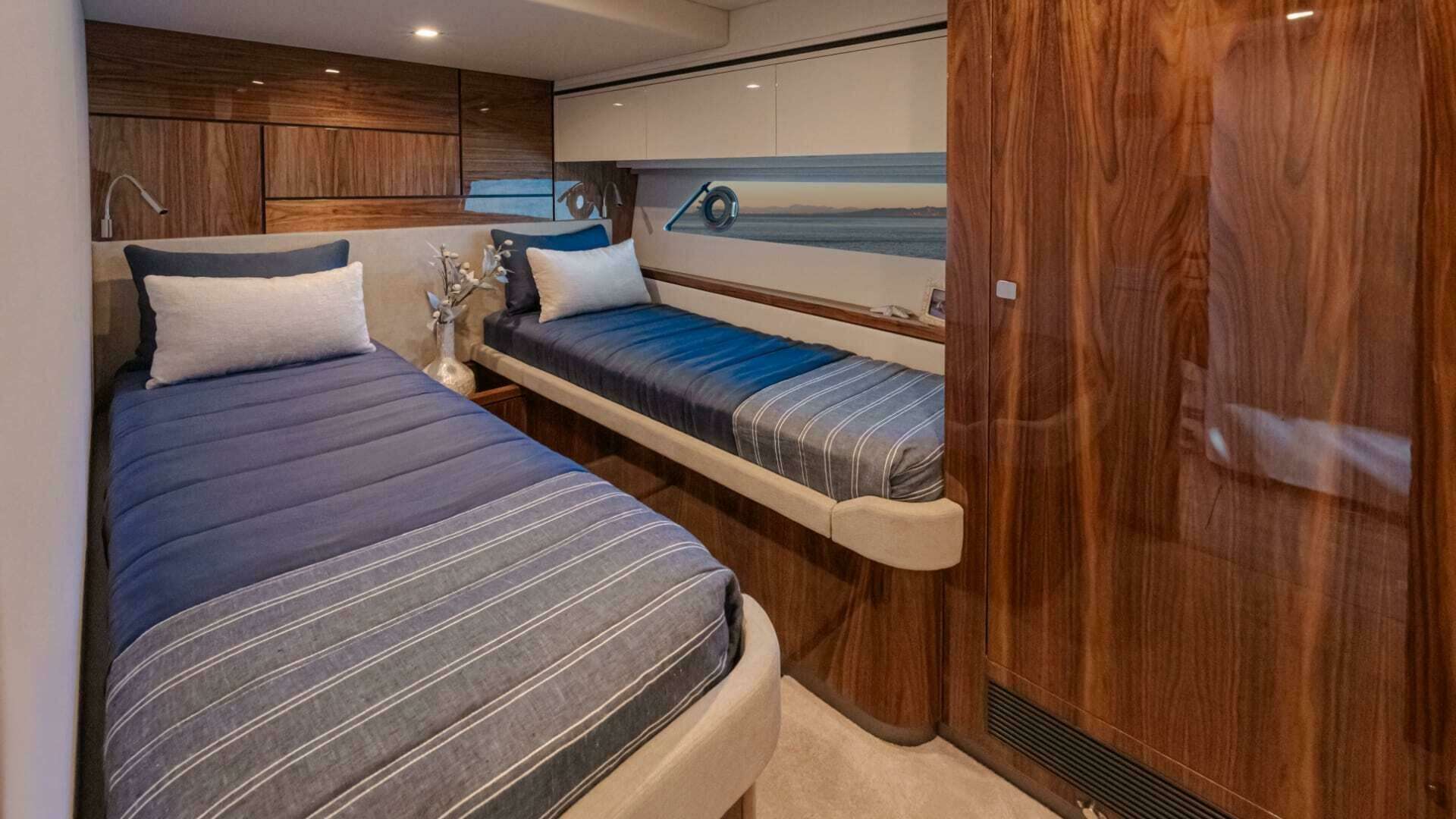 2026 Riviera 6800 Sport Yacht Platinum Edition - Image 24