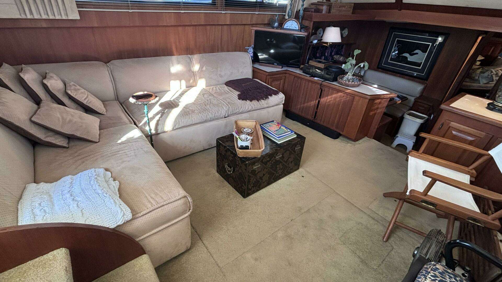 1988 Viking Motor Yacht - Image 16