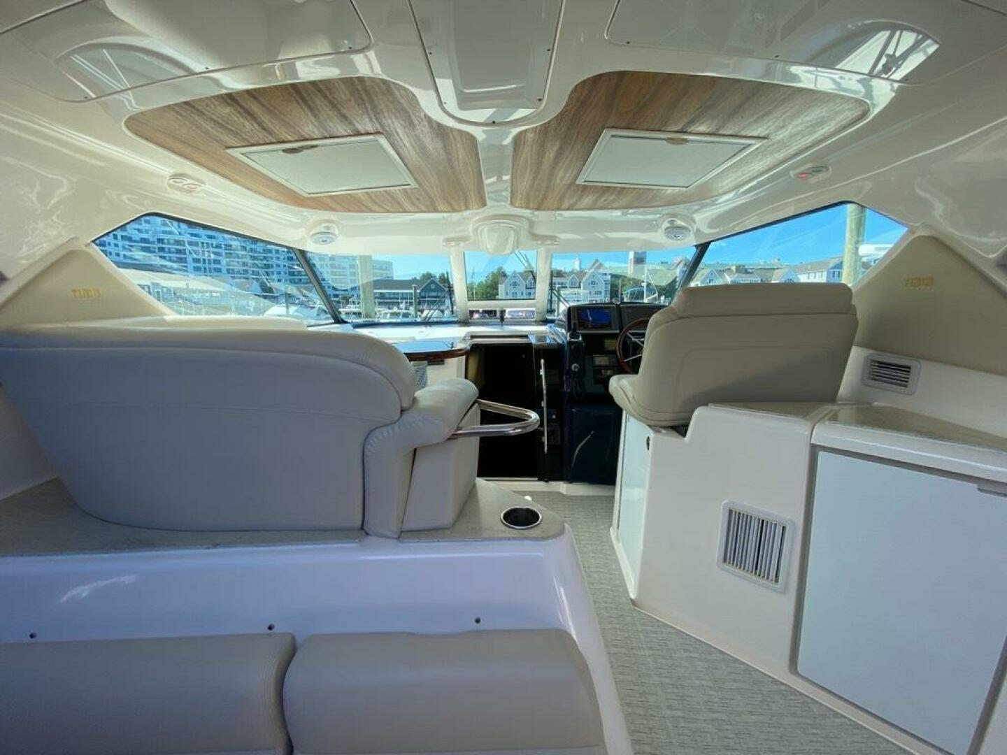 2009 Tiara Yachts 4300 Sovran - Image 24