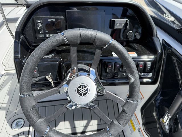 2026 Yamaha Boats 195S - 16