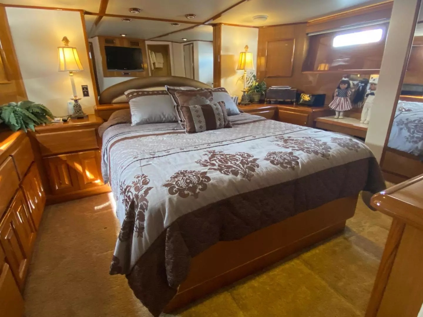 1998 Viking 54 Sport Yacht - Image 17