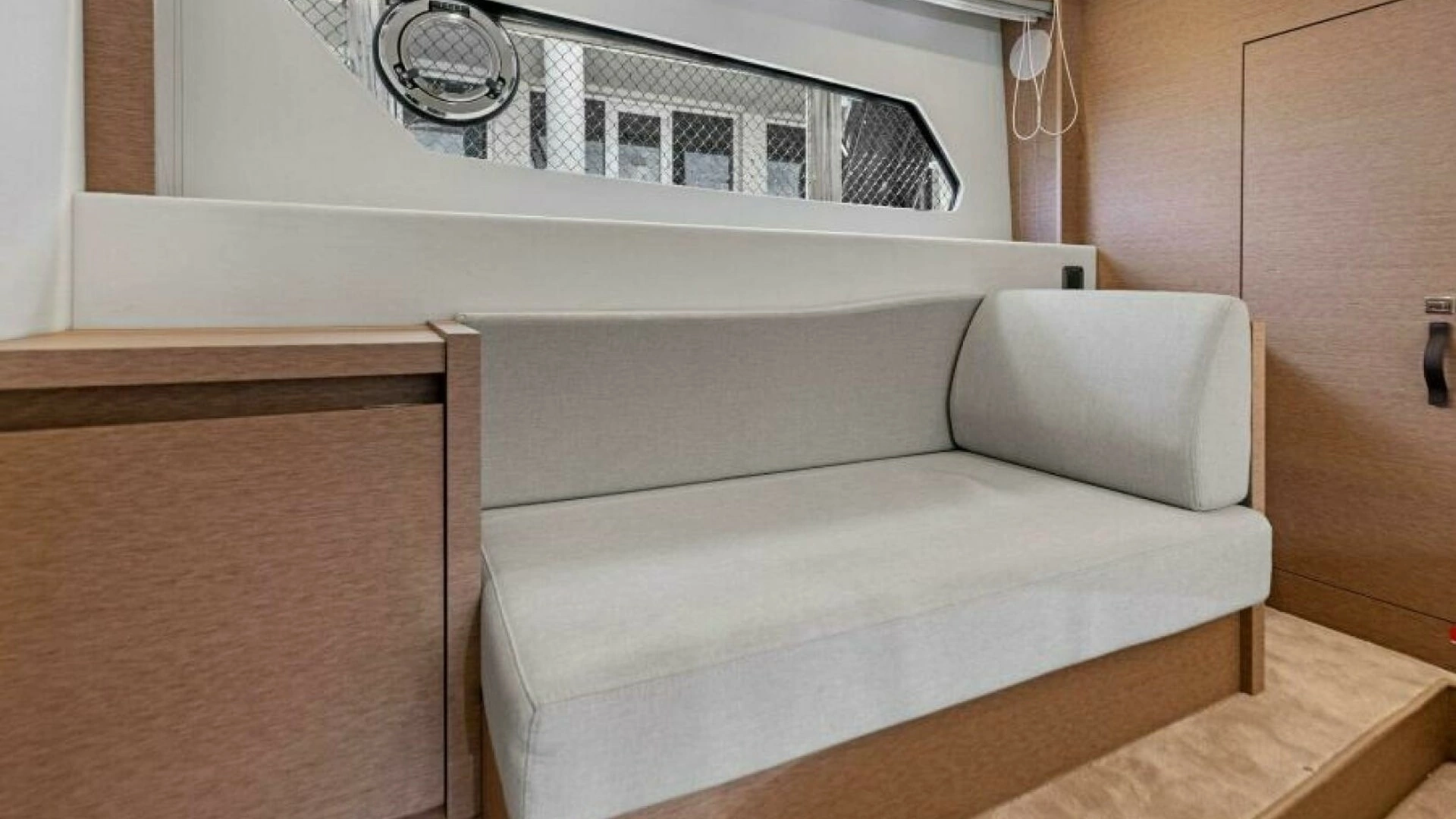 2025 Prestige 460 - Image 22