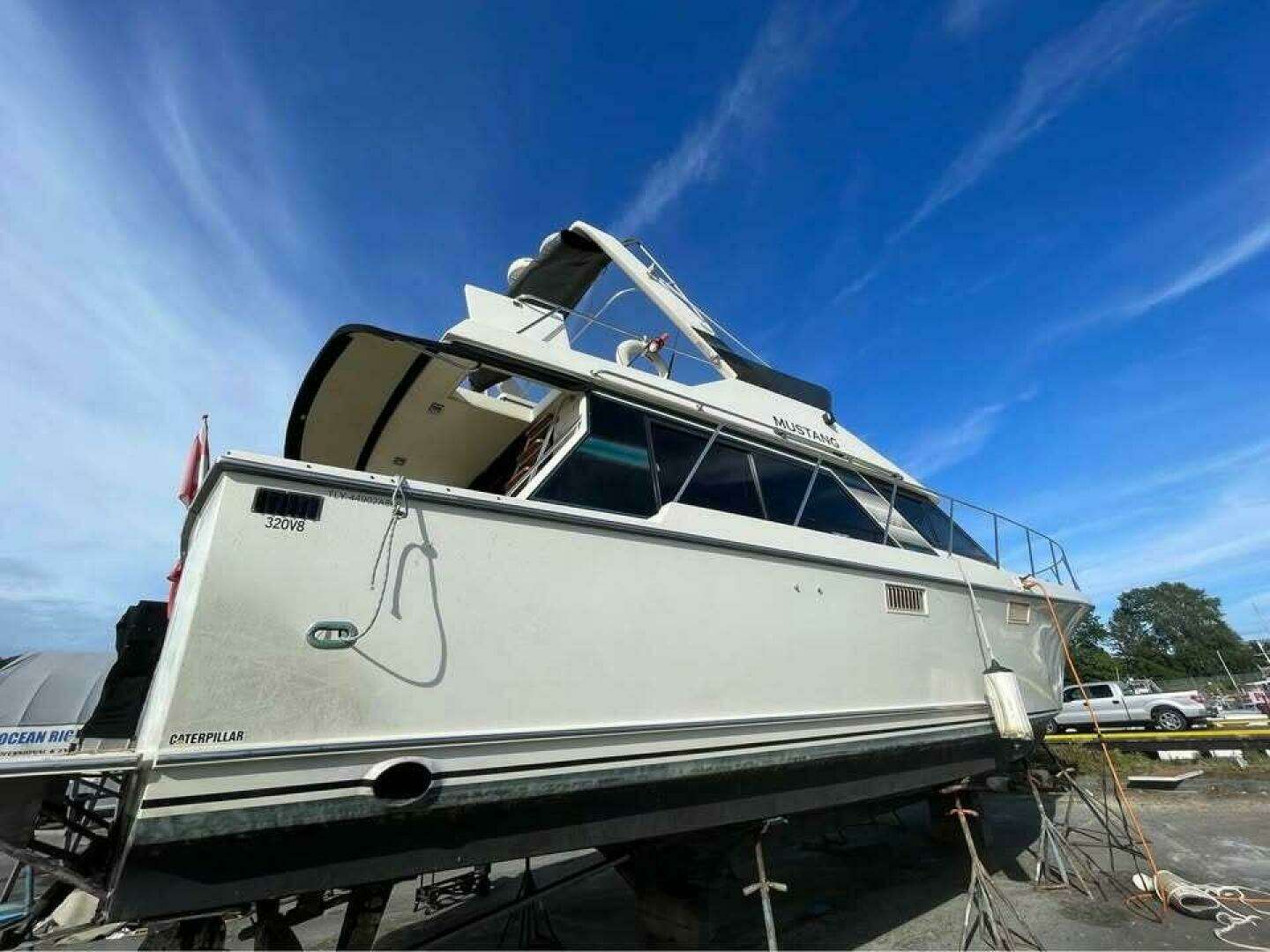 1988 Tollycraft EY440 - Image 11
