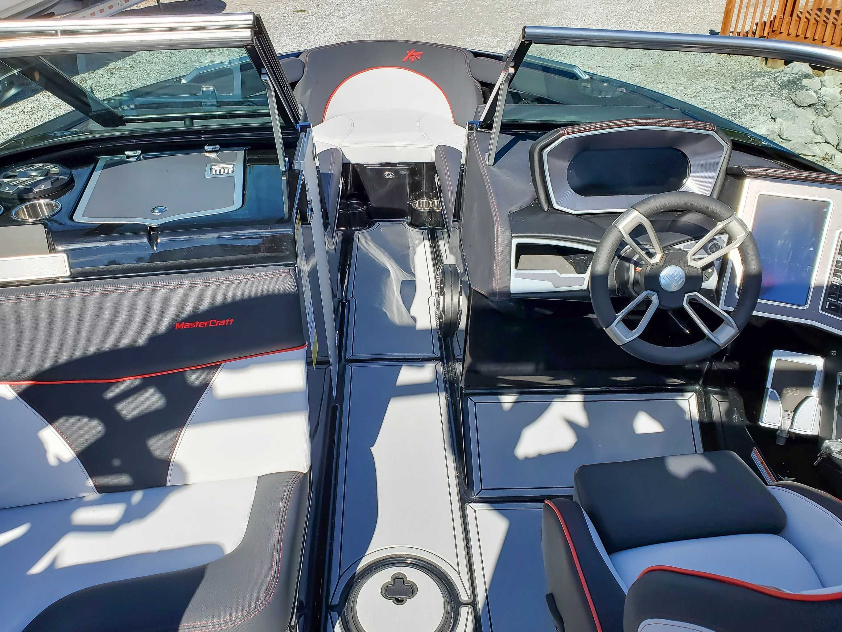 2021 MasterCraft XT25 - 13