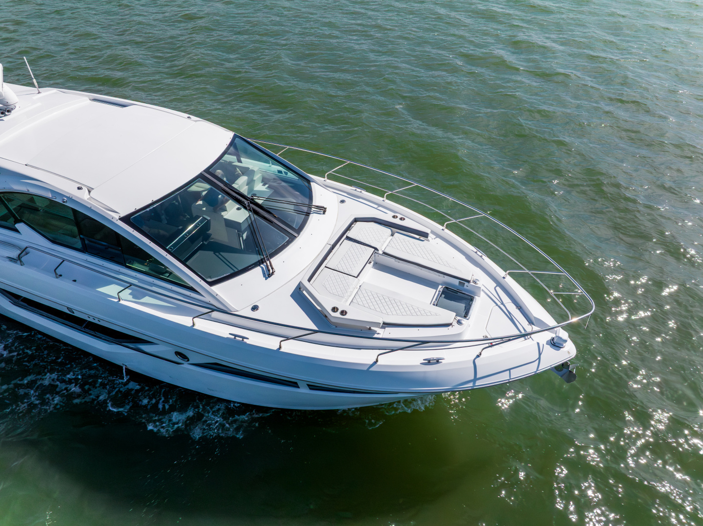 2018 Cruisers Yachts 50 CANTIUS - Image 9