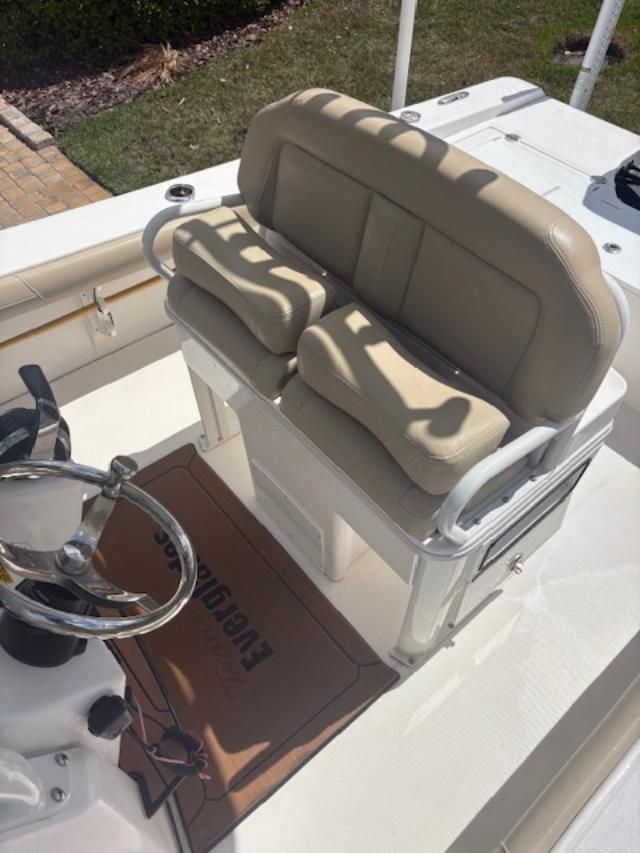 2022 Everglades 253 Center Console - 7