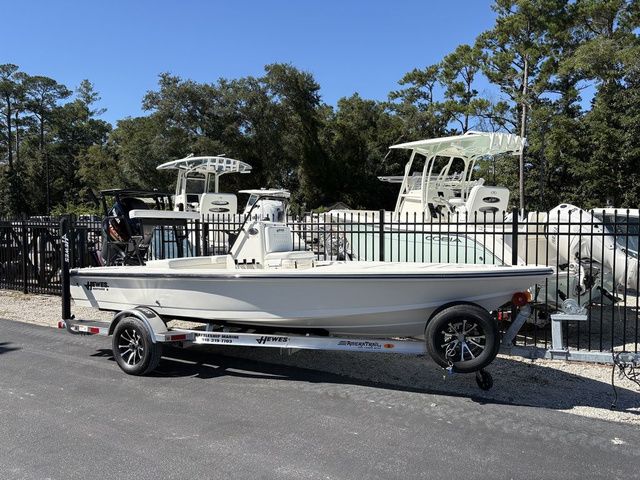 2026 Hewes Redfisher 18