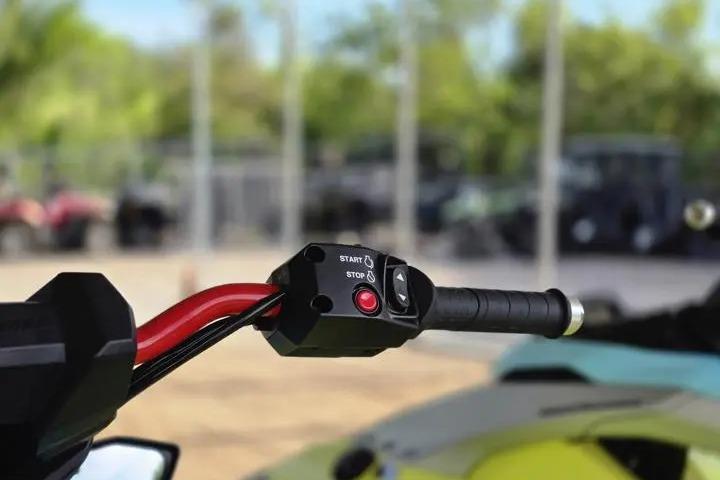 Handlebar controls of 2025 Yamaha WaveRunner JetBlaster PRO 3-Up, featuring start and stop buttons.