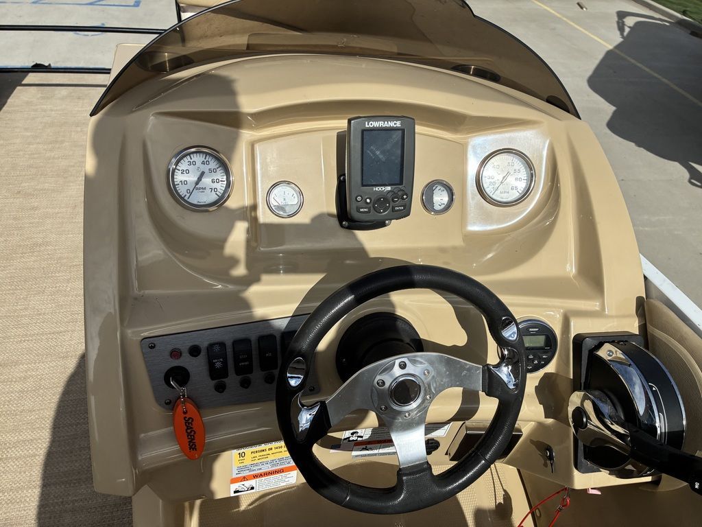 2015 Larson Escape 2200 RT - 18