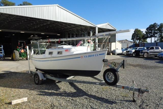 2007 Sanibel by International Marine 18 Pocket Cruiser on trailer outside a warehouse.