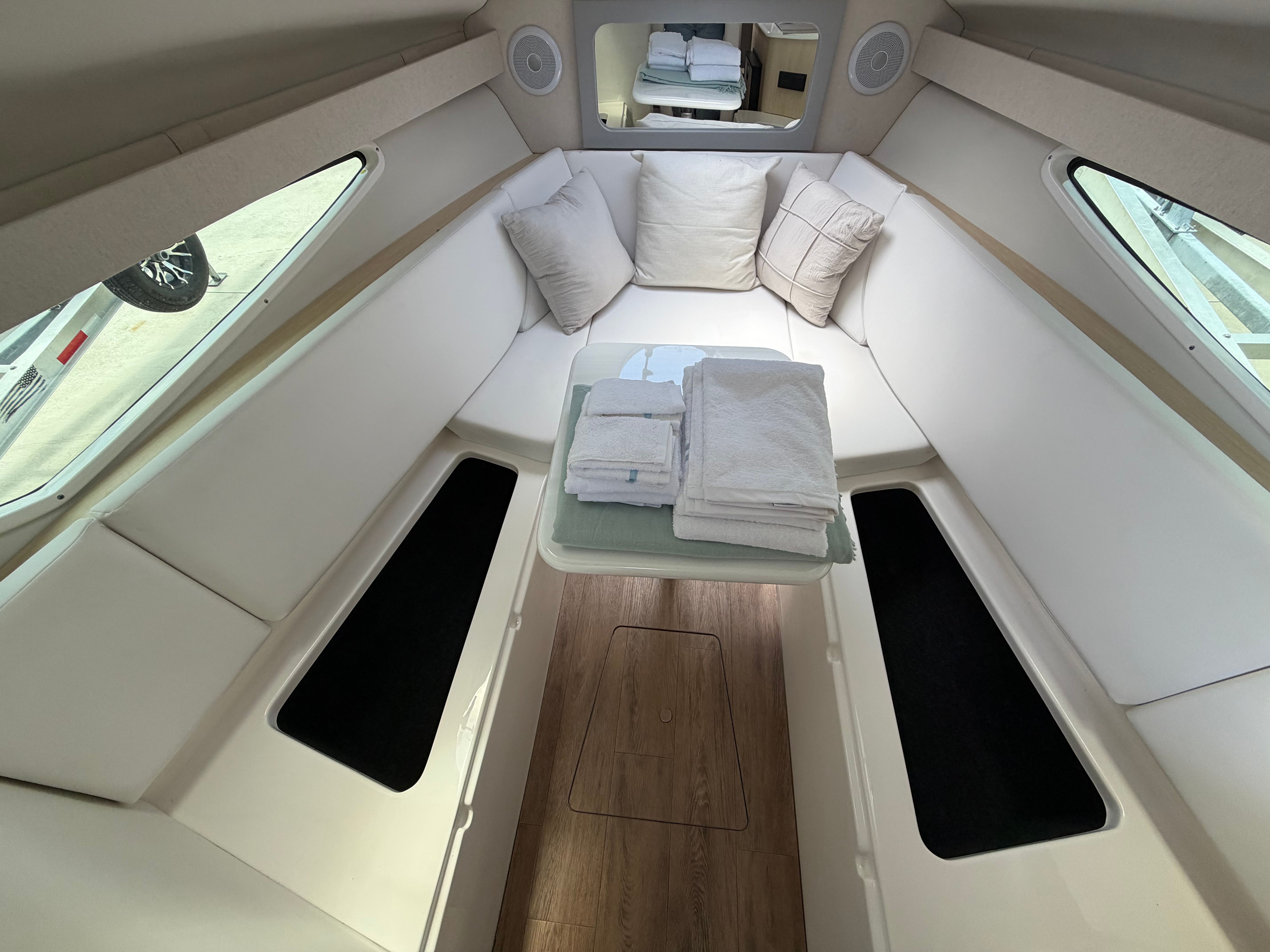 2024 REGAL 28 EXPRESS - Image 25