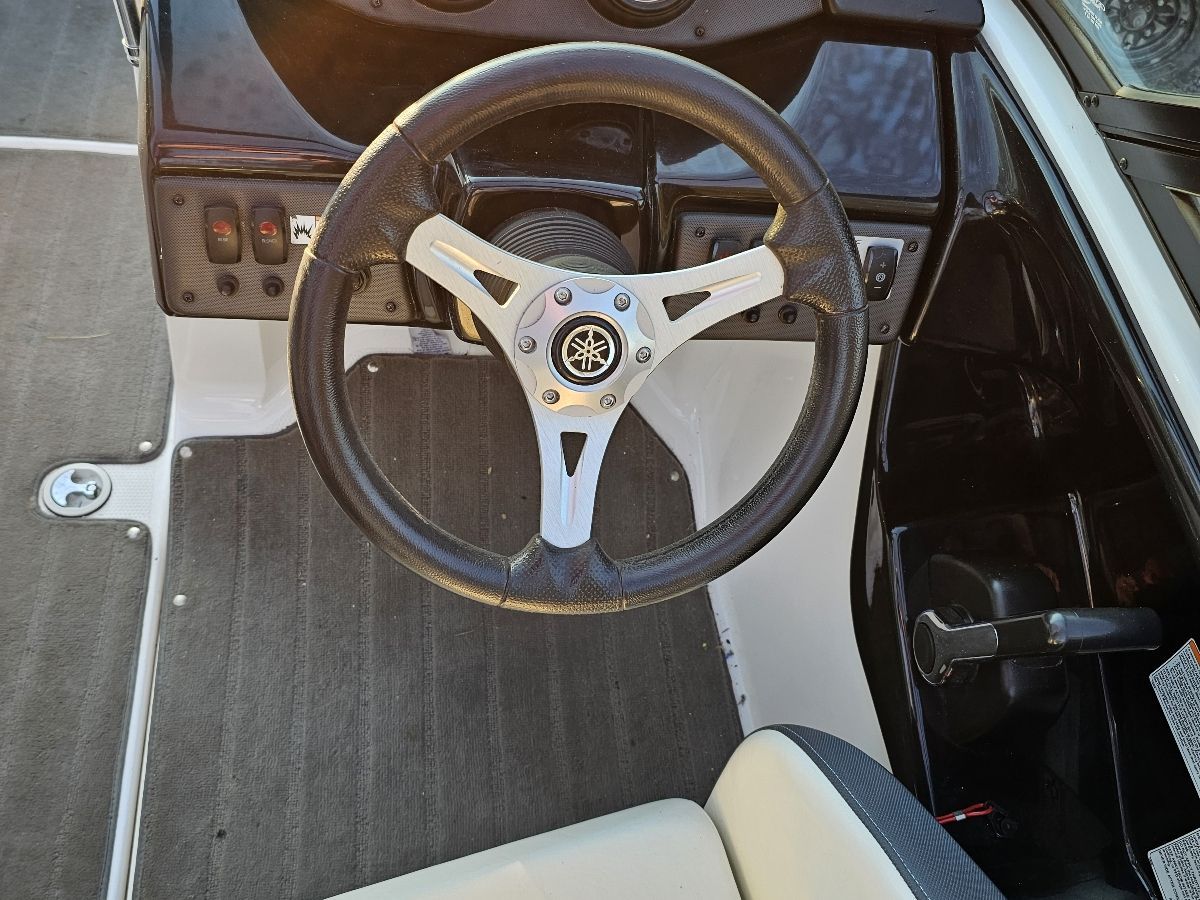 2016 Yamaha Boats AR192 - 11
