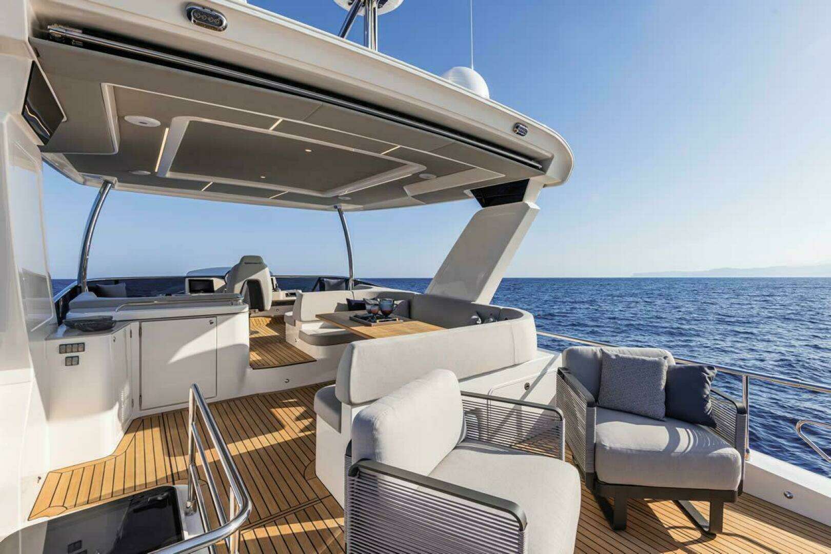 2027 Absolute 53 Navetta - Image 2