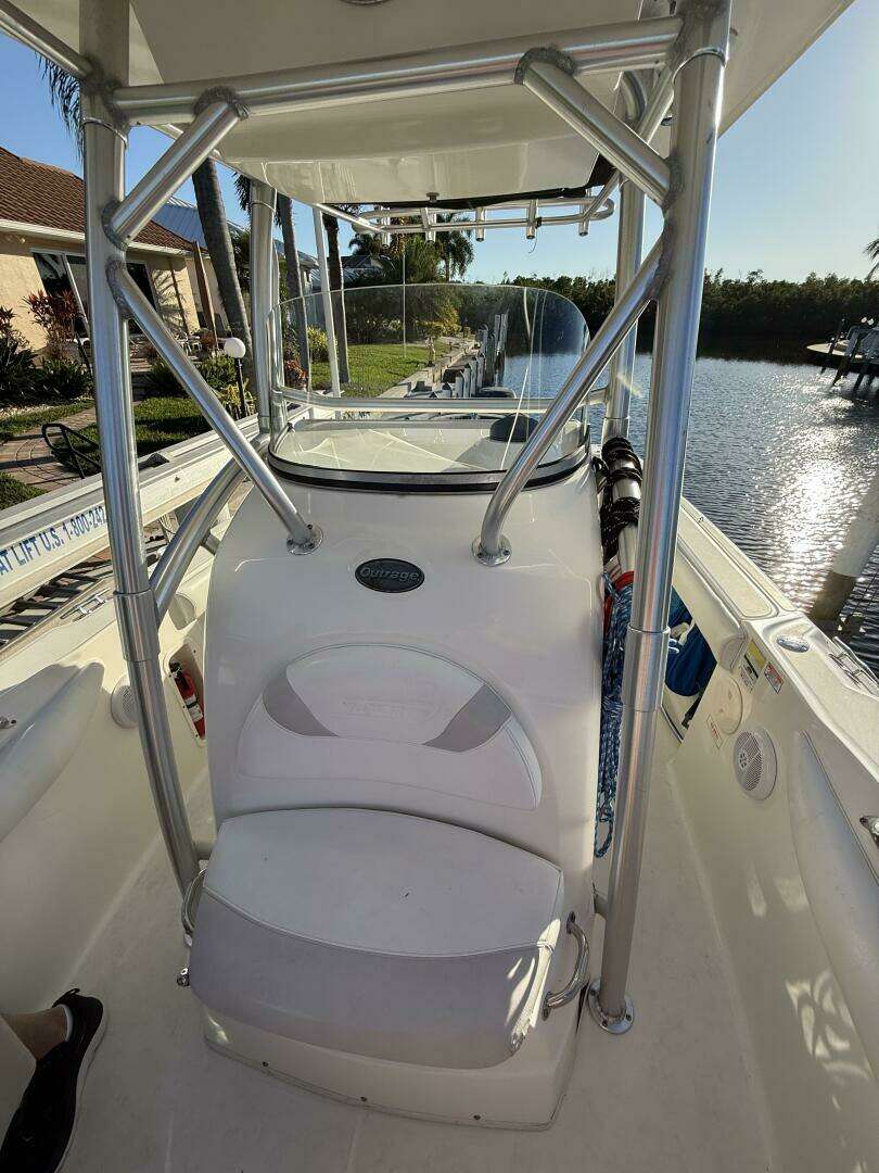 2006 Boston Whaler 240 Outrage - Image 6