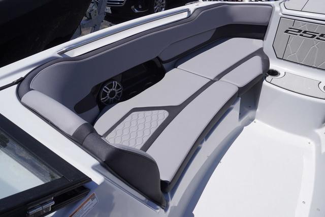 2025 Yamaha Boats 255XD - 5