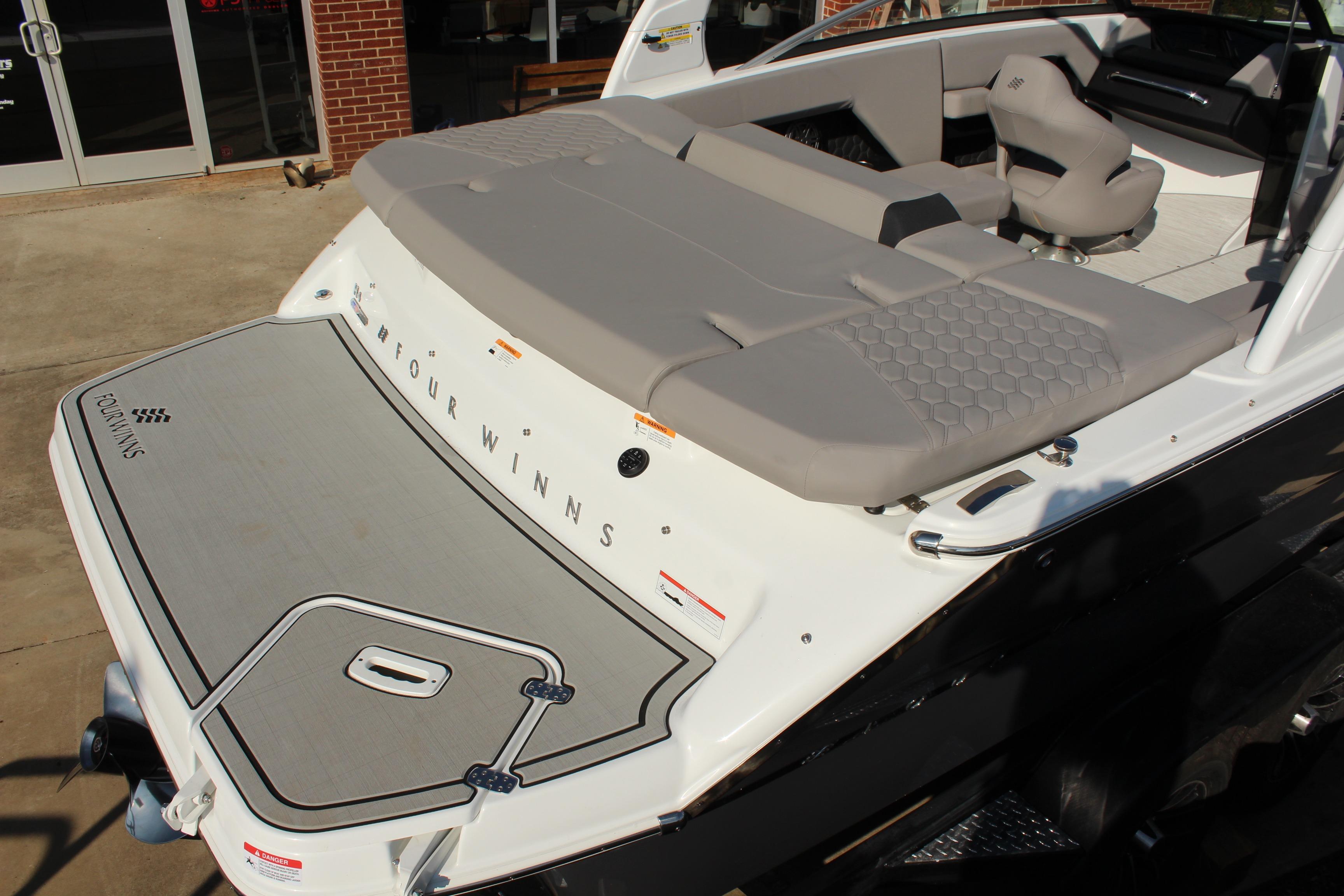 2026 Four Winns H4 boat with spacious seating and sleek design.