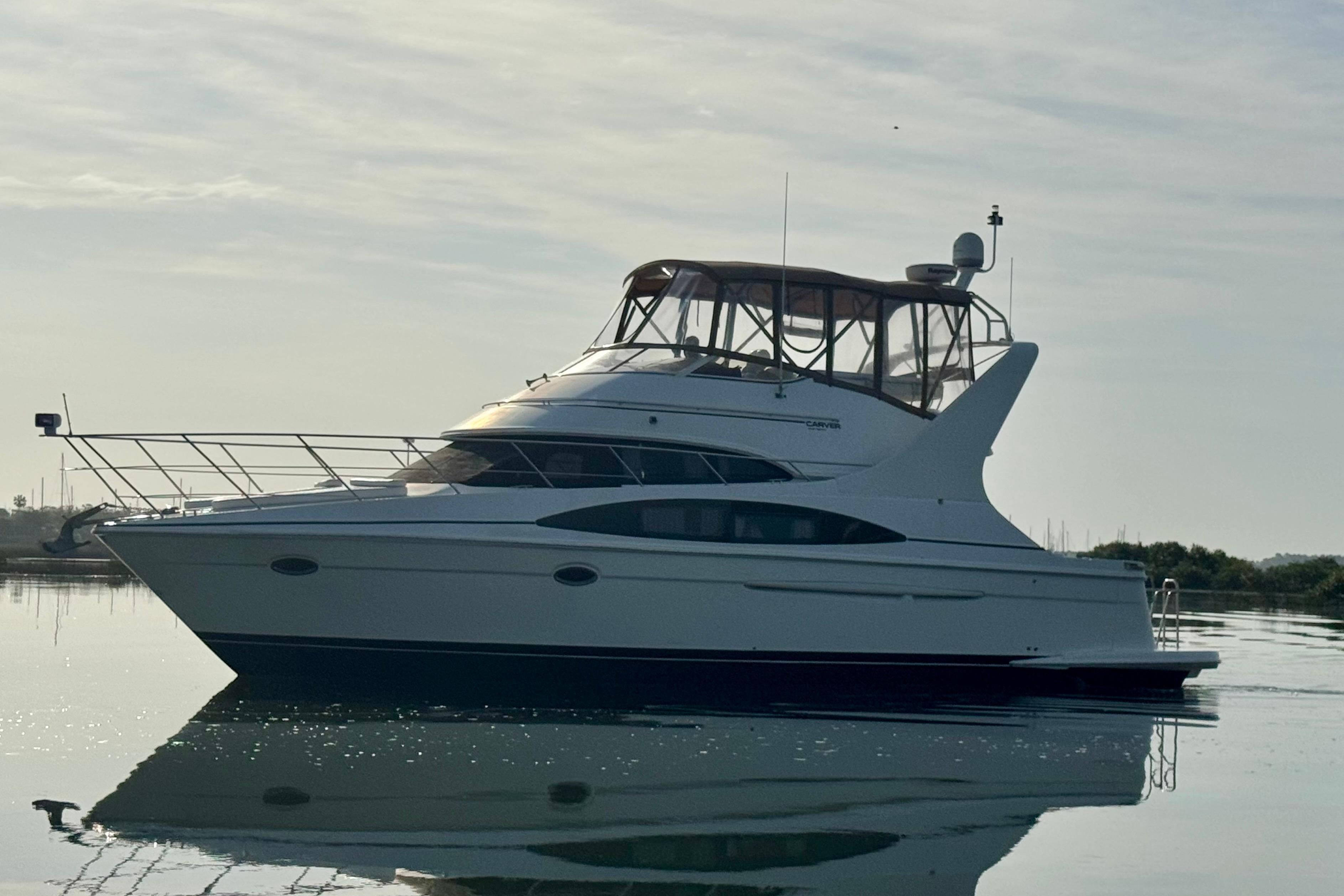 2004 Carver 420 Mariner