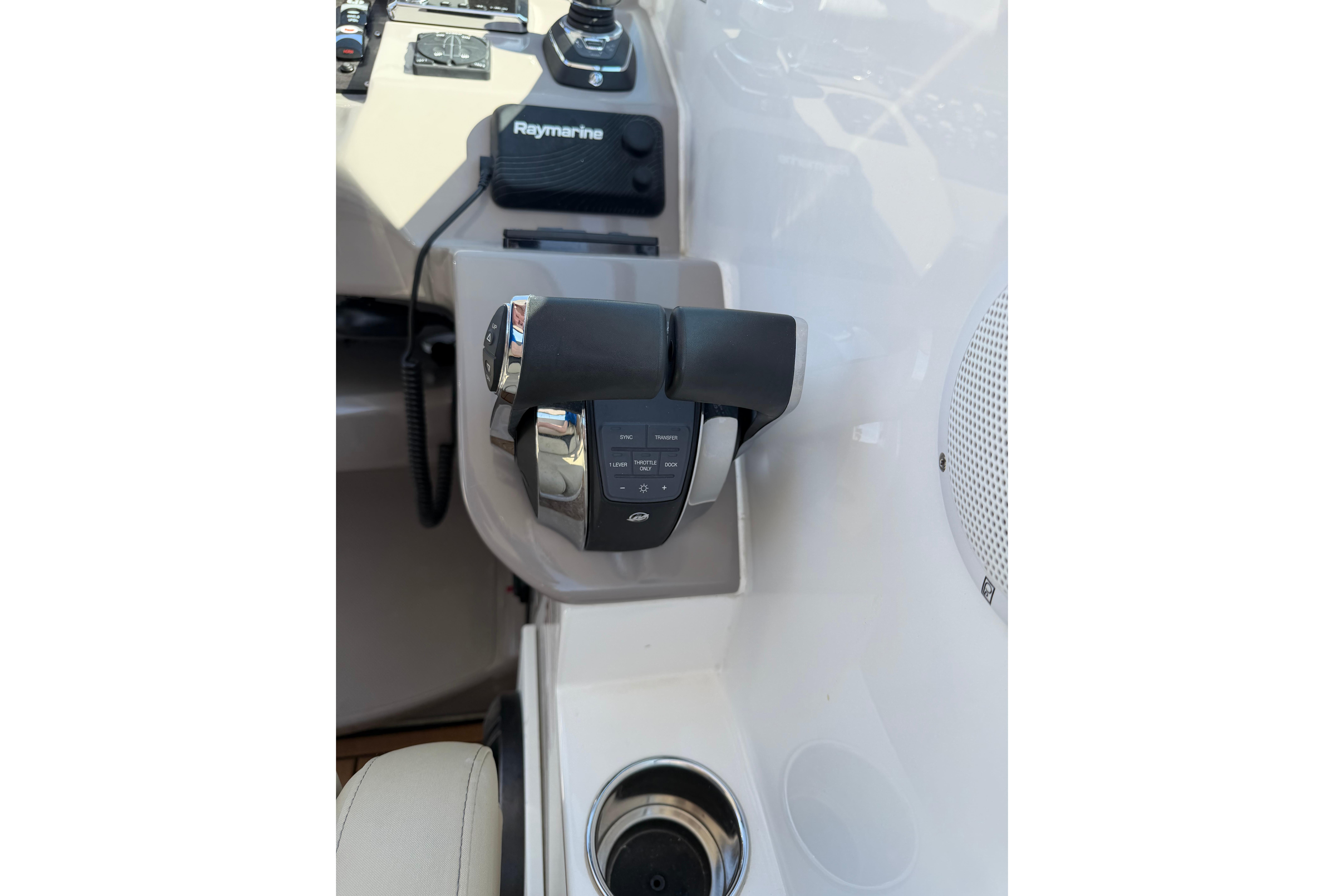 Control panel of 2019 Rinker EX 320 boat with Raymarine equipment.