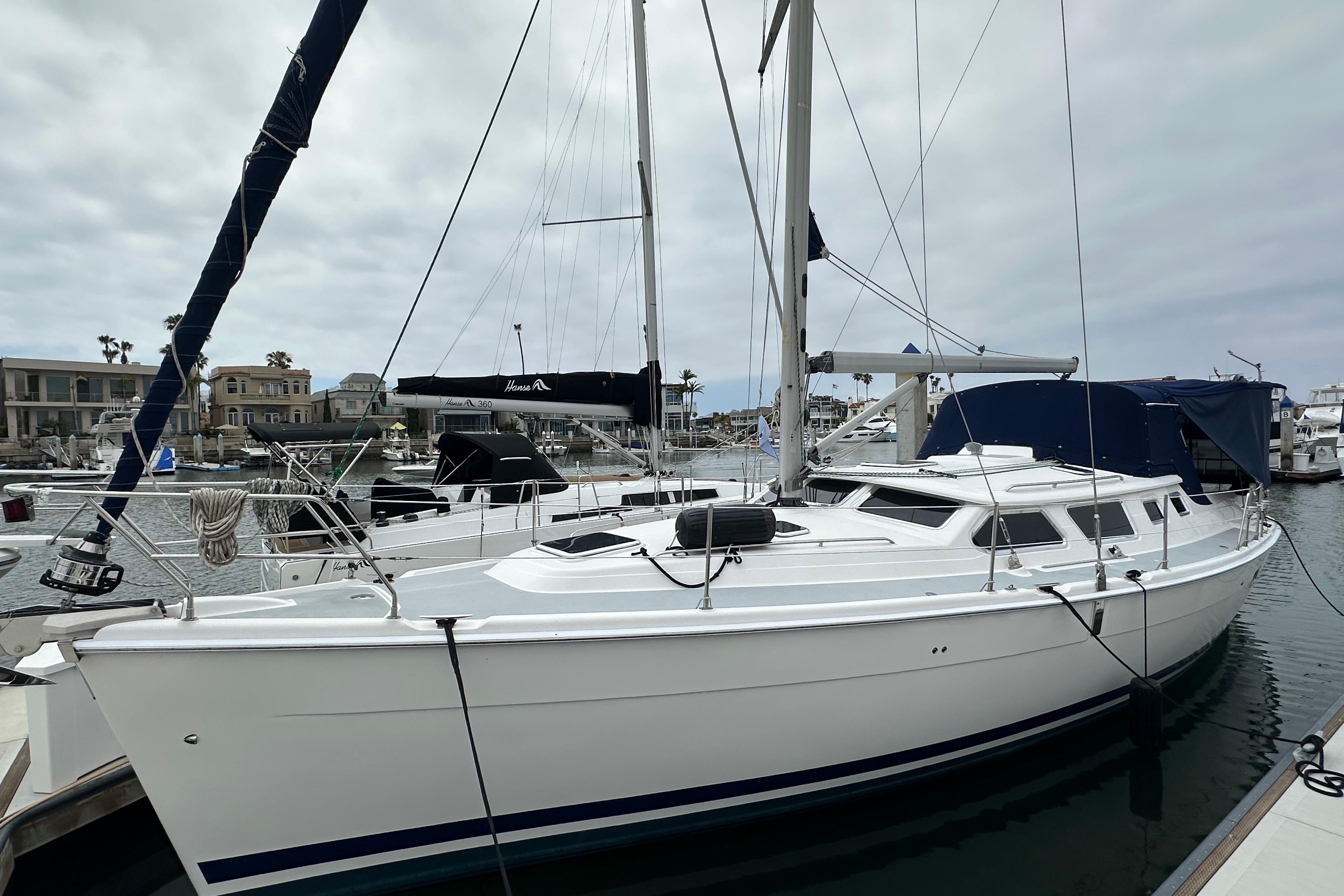 2003 Hunter 426 Deck Salon