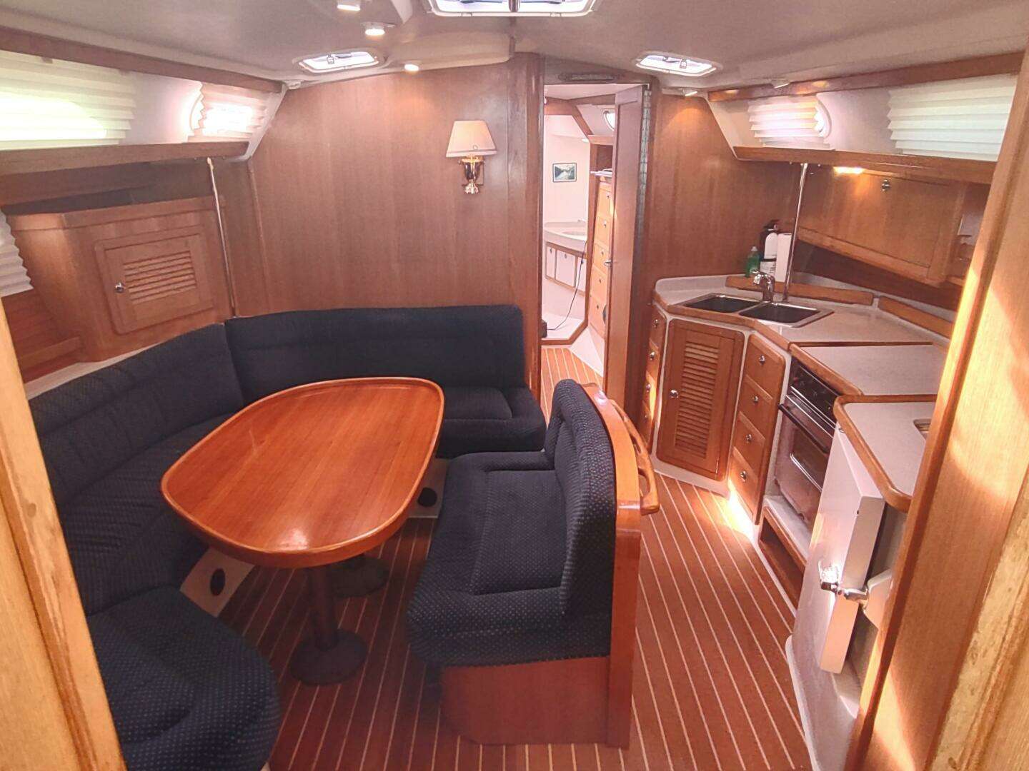 2005 Catalina 42 MKII - Image 21