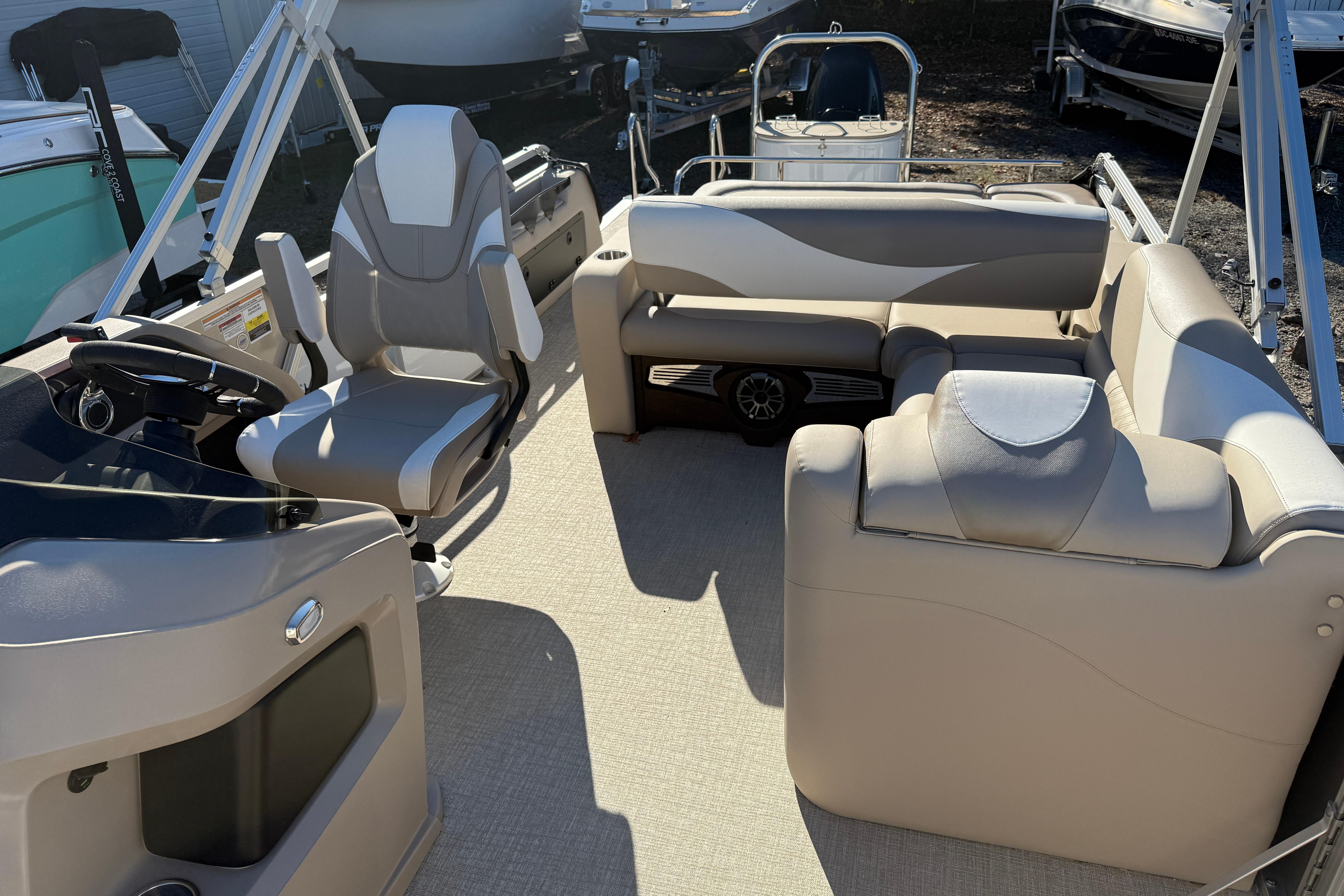 2026 Tahoe Pontoon LTZ Versatile Rear Lounger with luxurious seating and modern design.