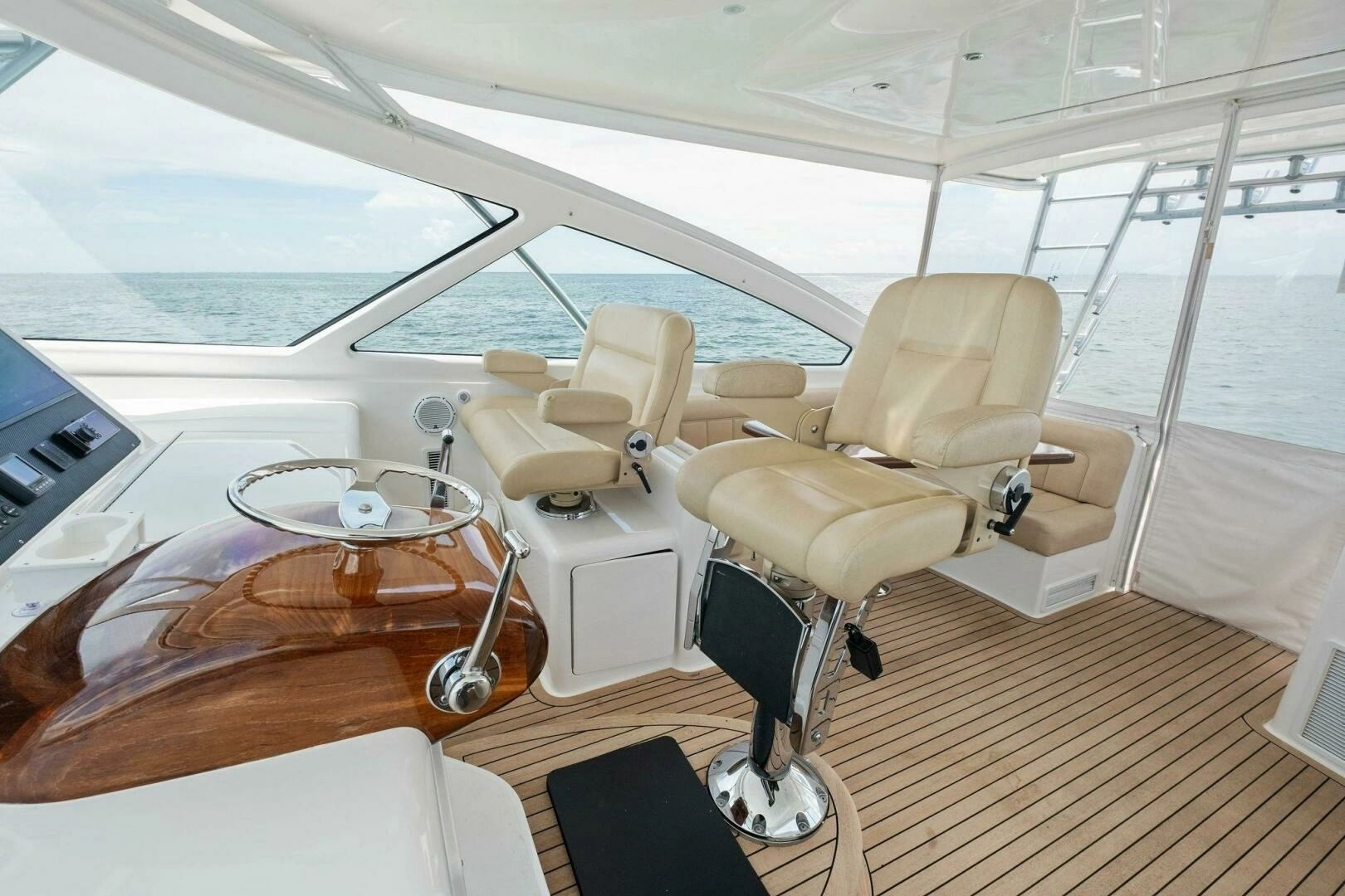 2015 Viking 52 OPEN - Image 30