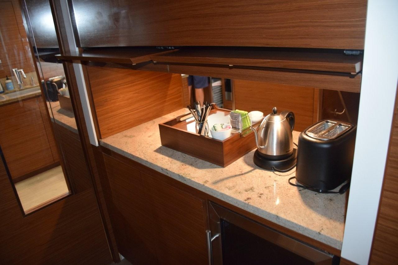 Pass through counter to Galley from Dining Area