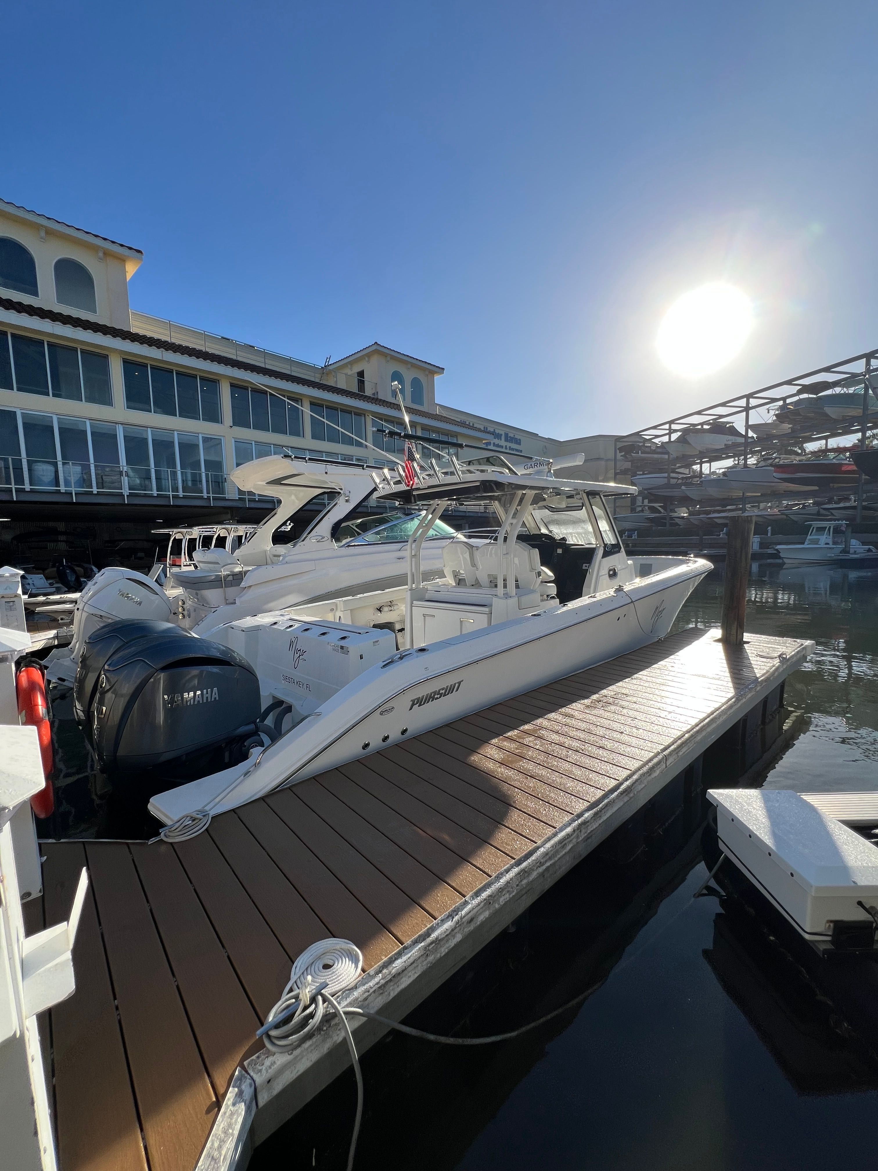 2022 Pursuit S 328 Sport