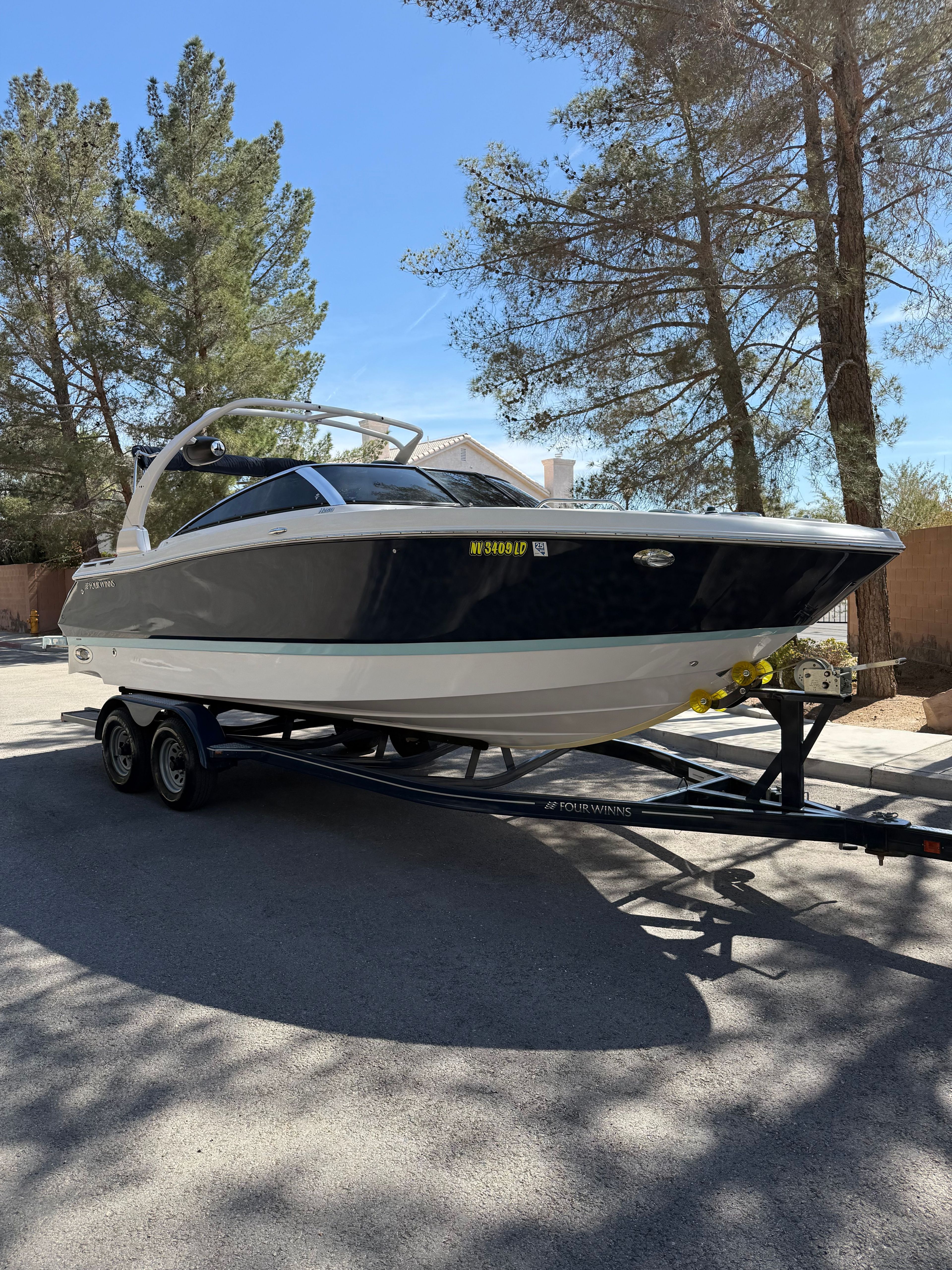 2019 Four Winns H260