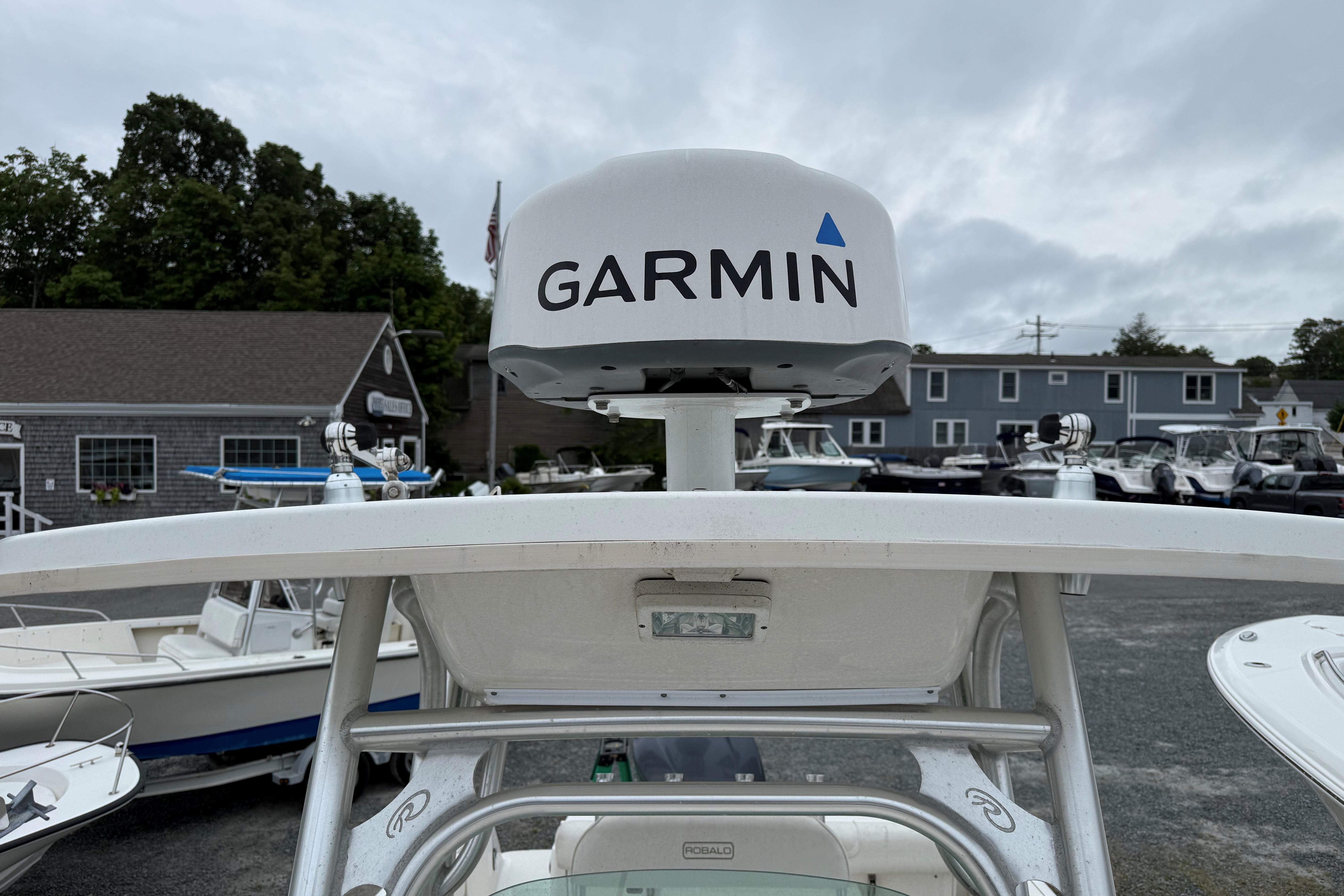 2009 Robalo R240 Center Console with Garmin radar, docked at a marina.