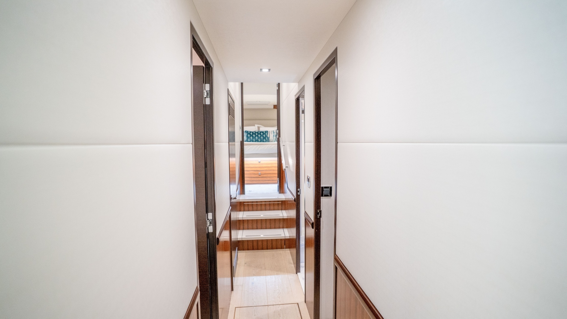 2021 Hatteras M75 Panacera - Image 32