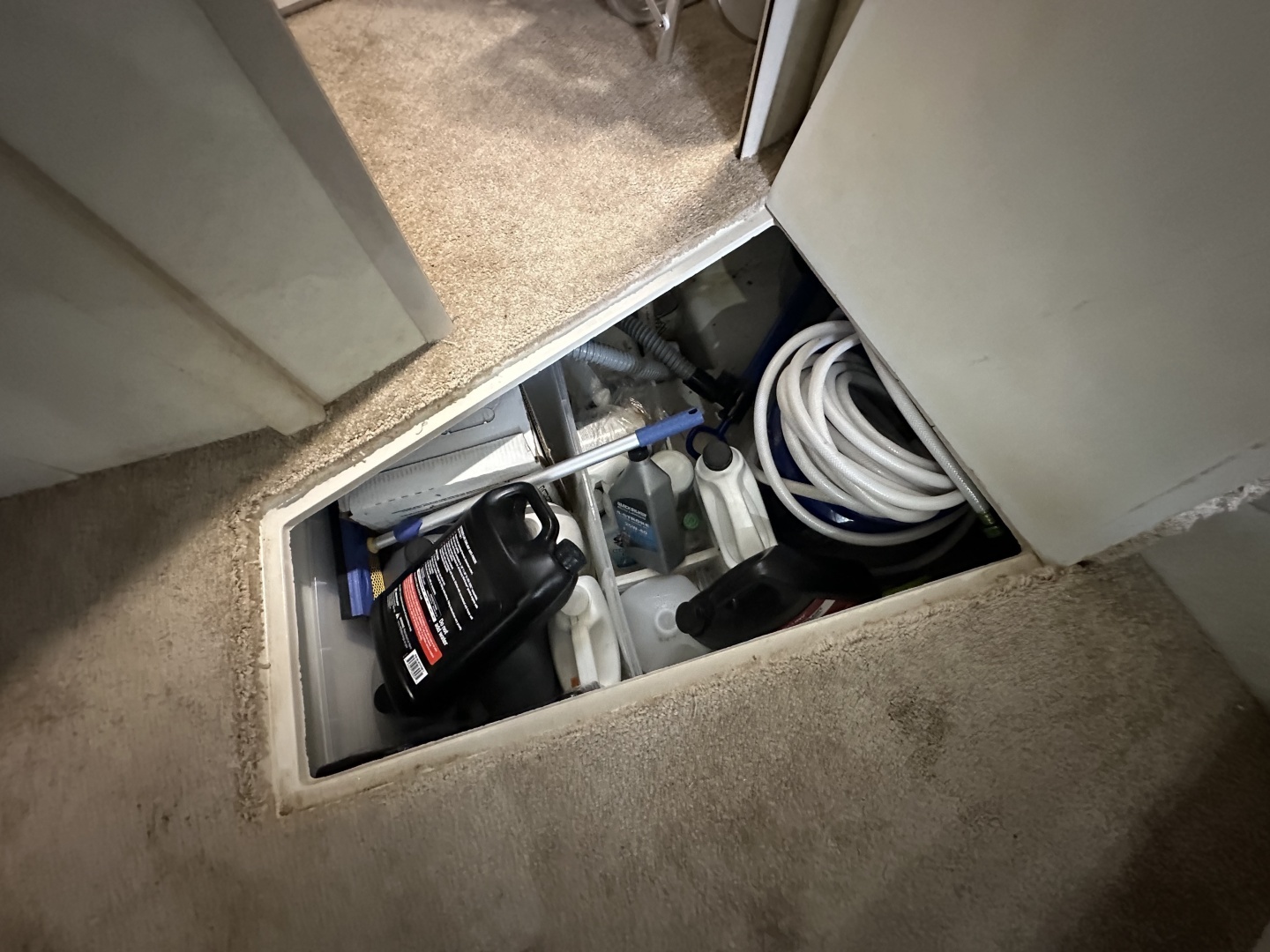 1998 Cruisers Yachts 3650 Aft Cabin - Image 38