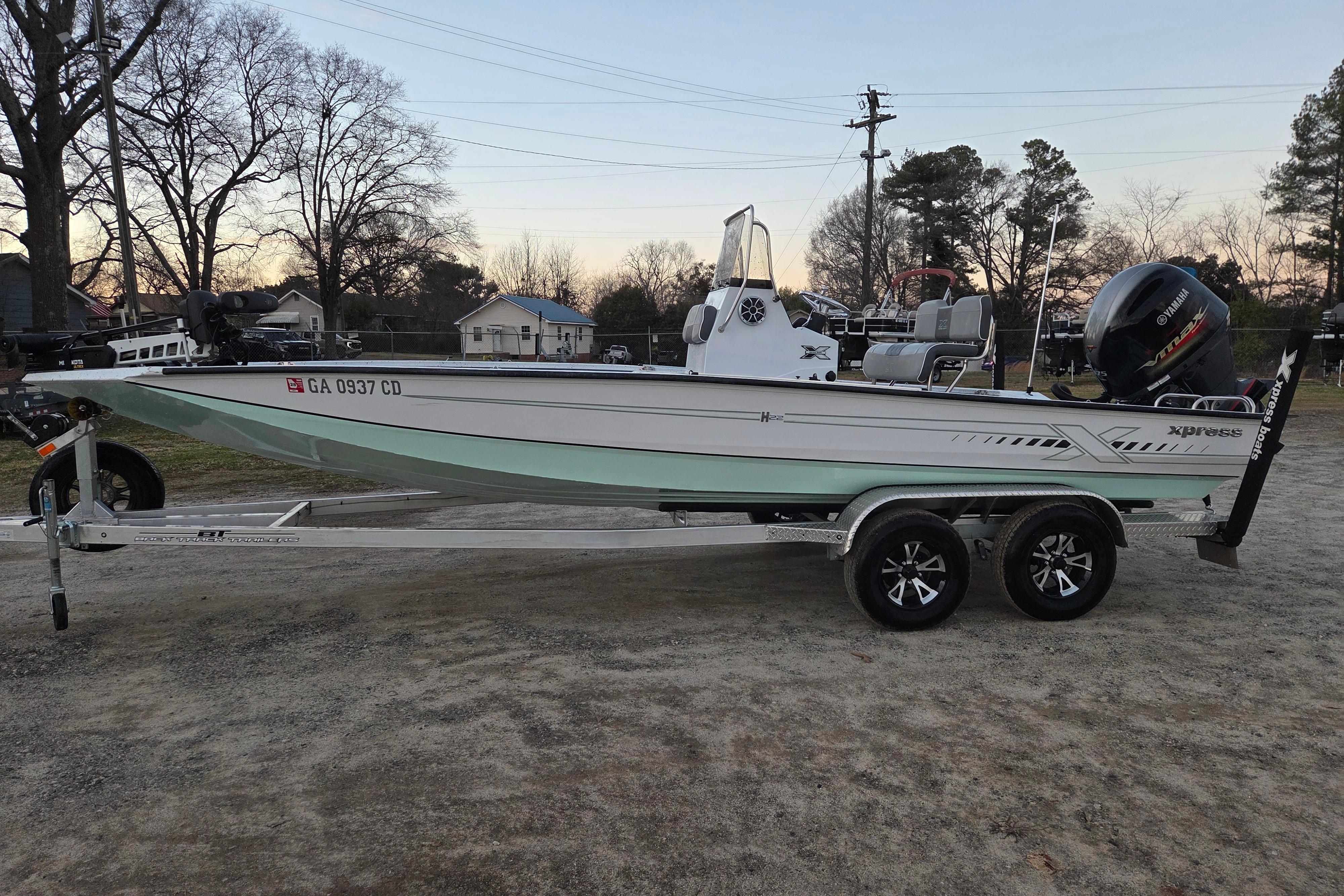 2023 Xpress H22B Bay